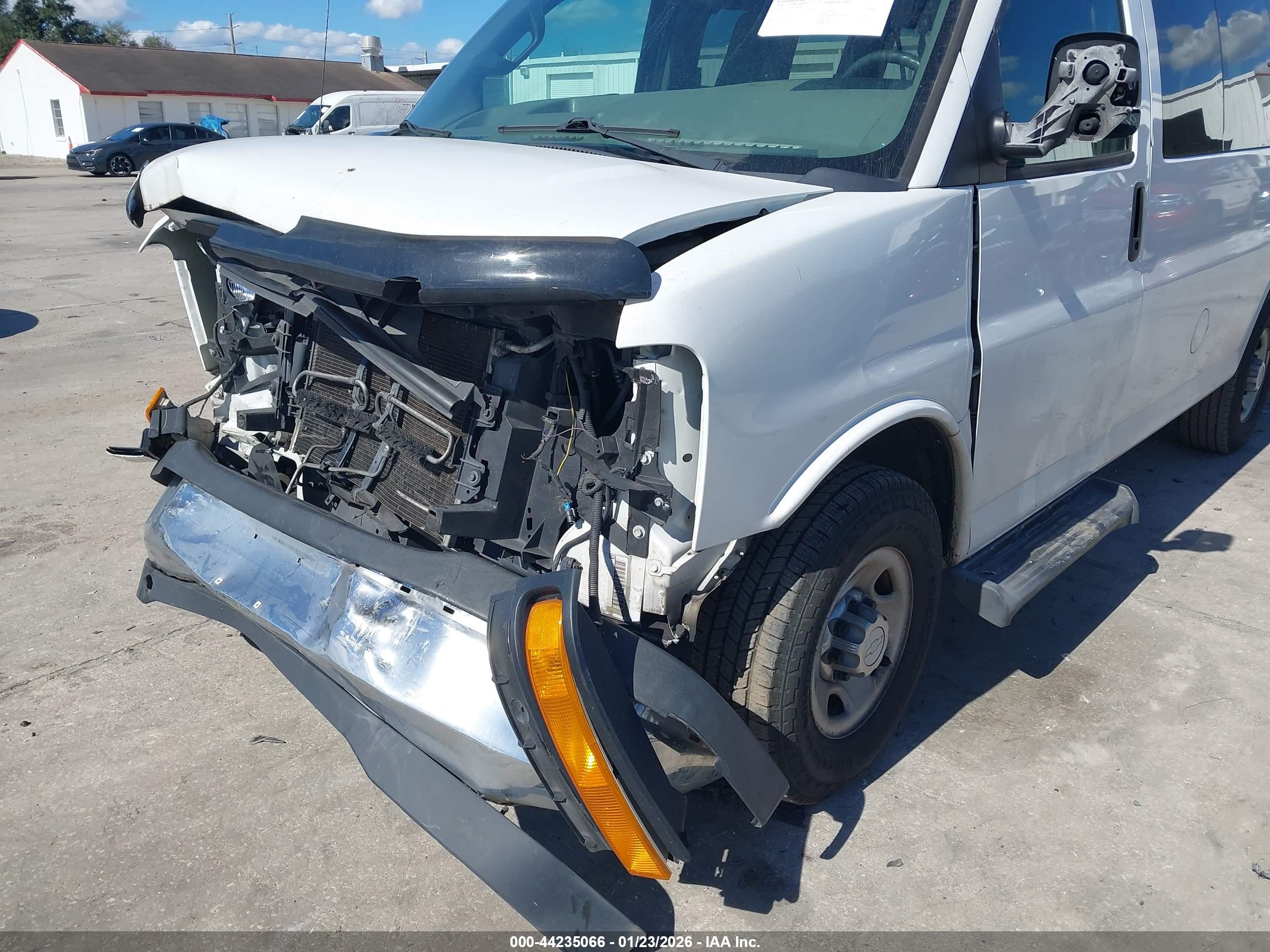 CHEVROLET EXPRESS image 6