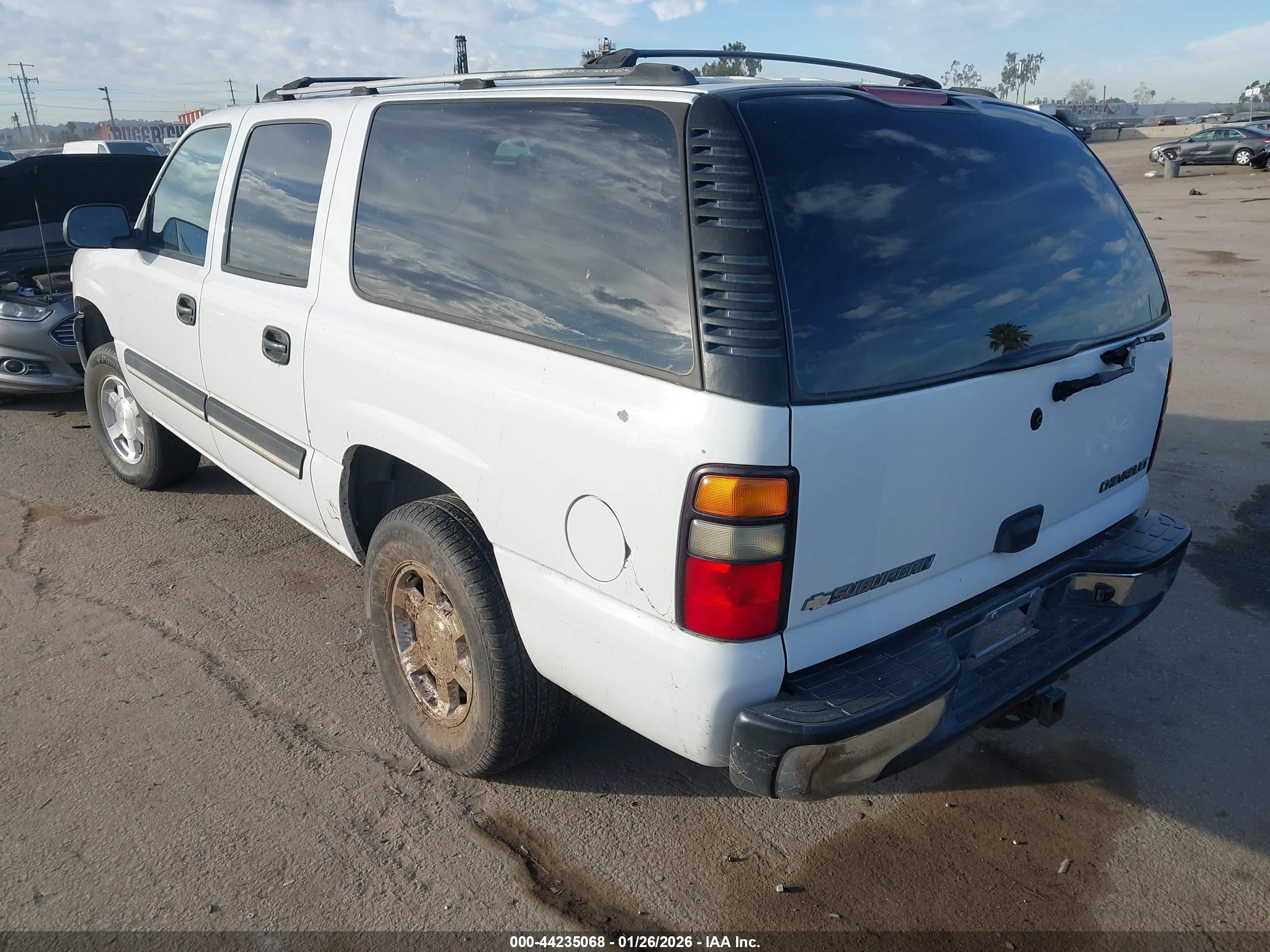 CHEVROLET SUBURBAN image 3