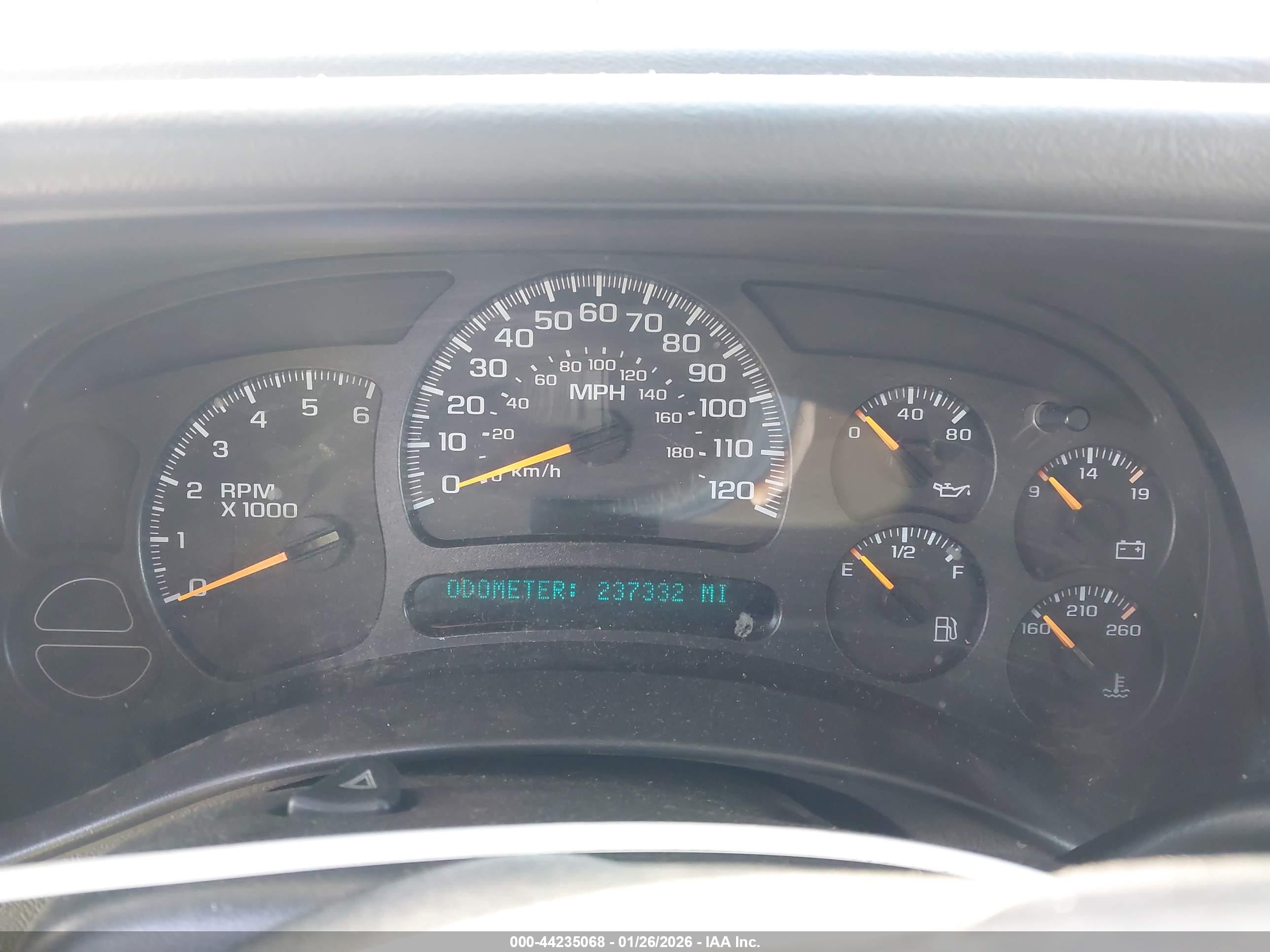 CHEVROLET SUBURBAN image 7