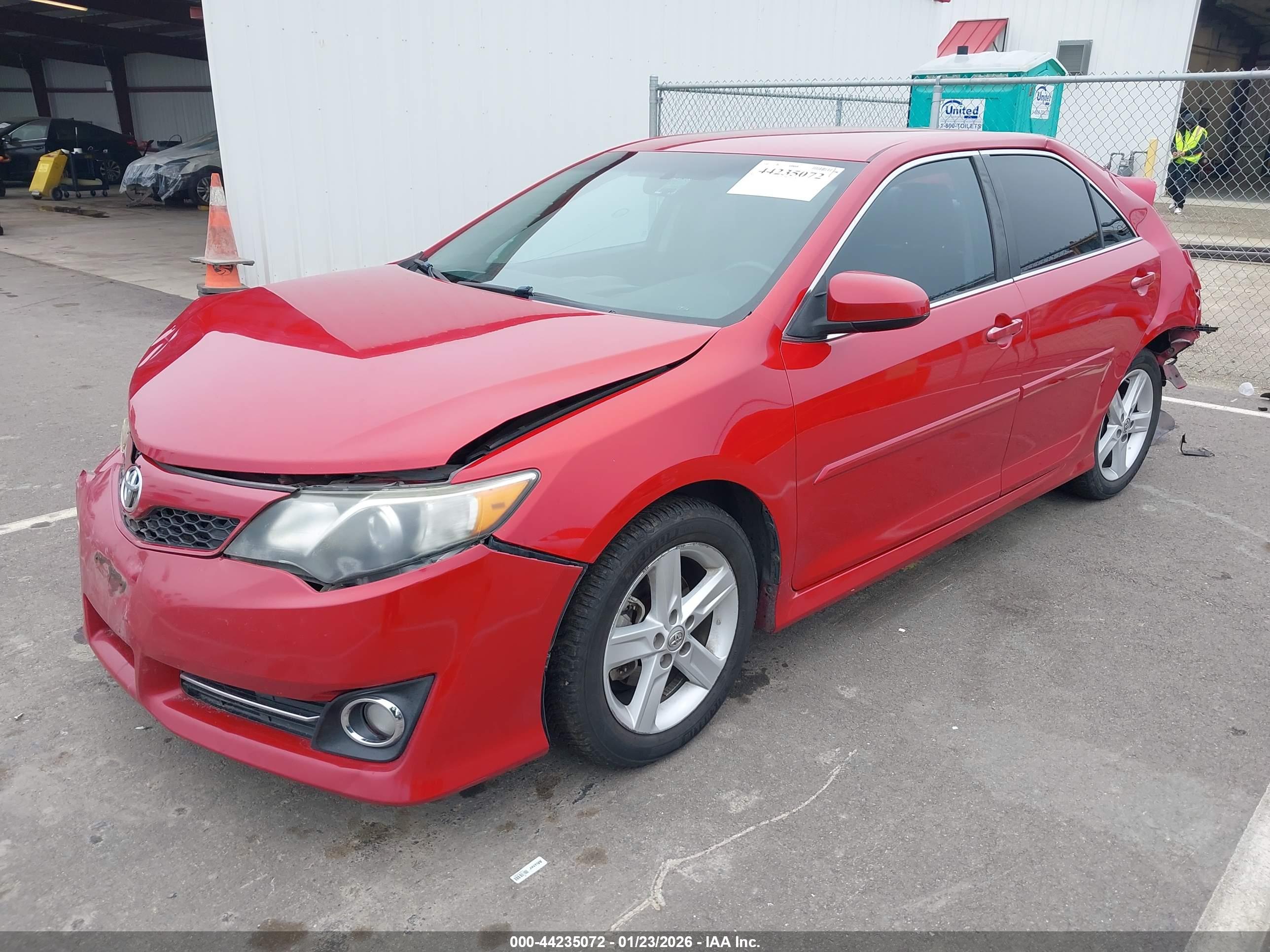 TOYOTA CAMRY image 2