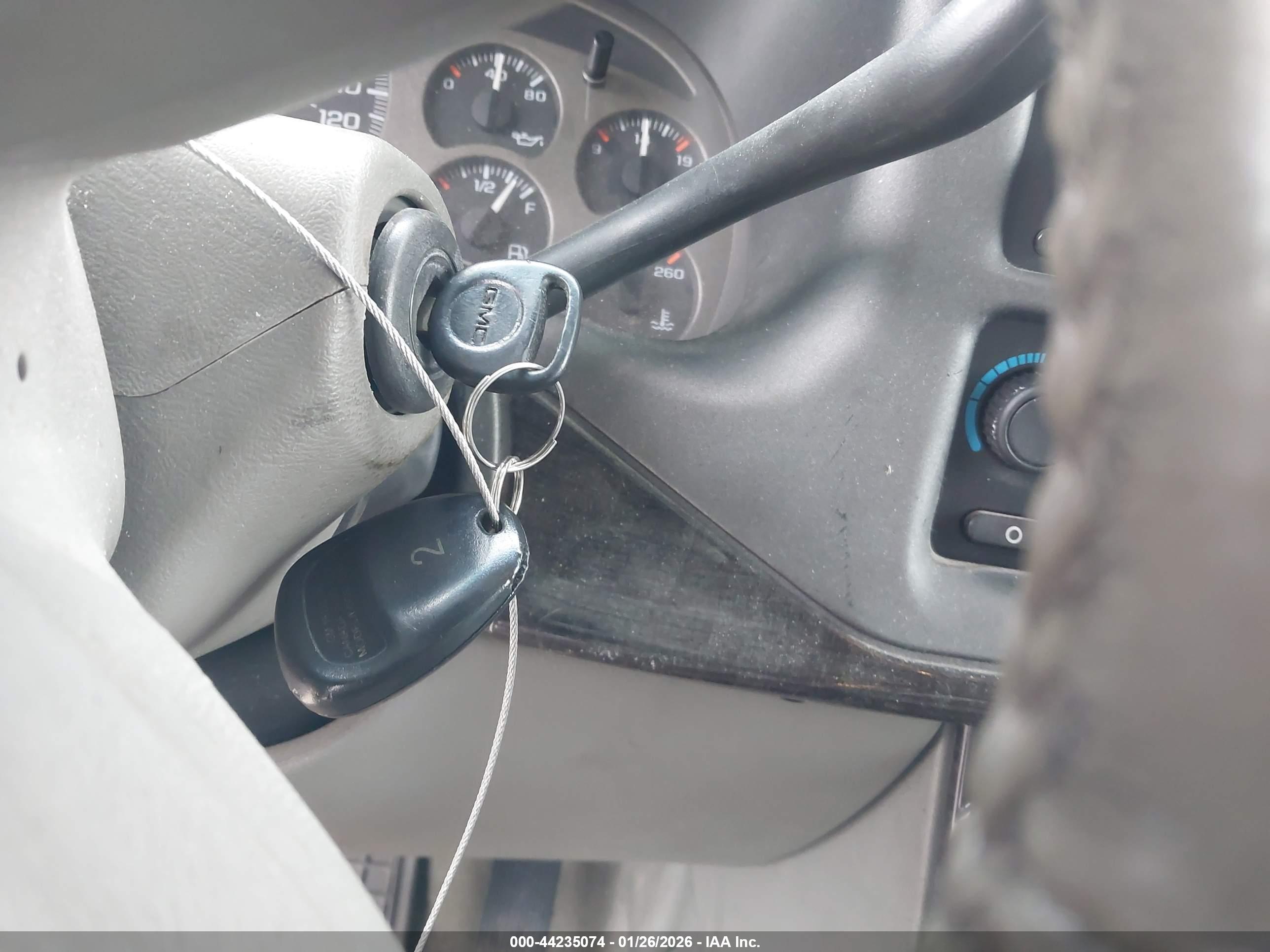 GMC YUKON image 11