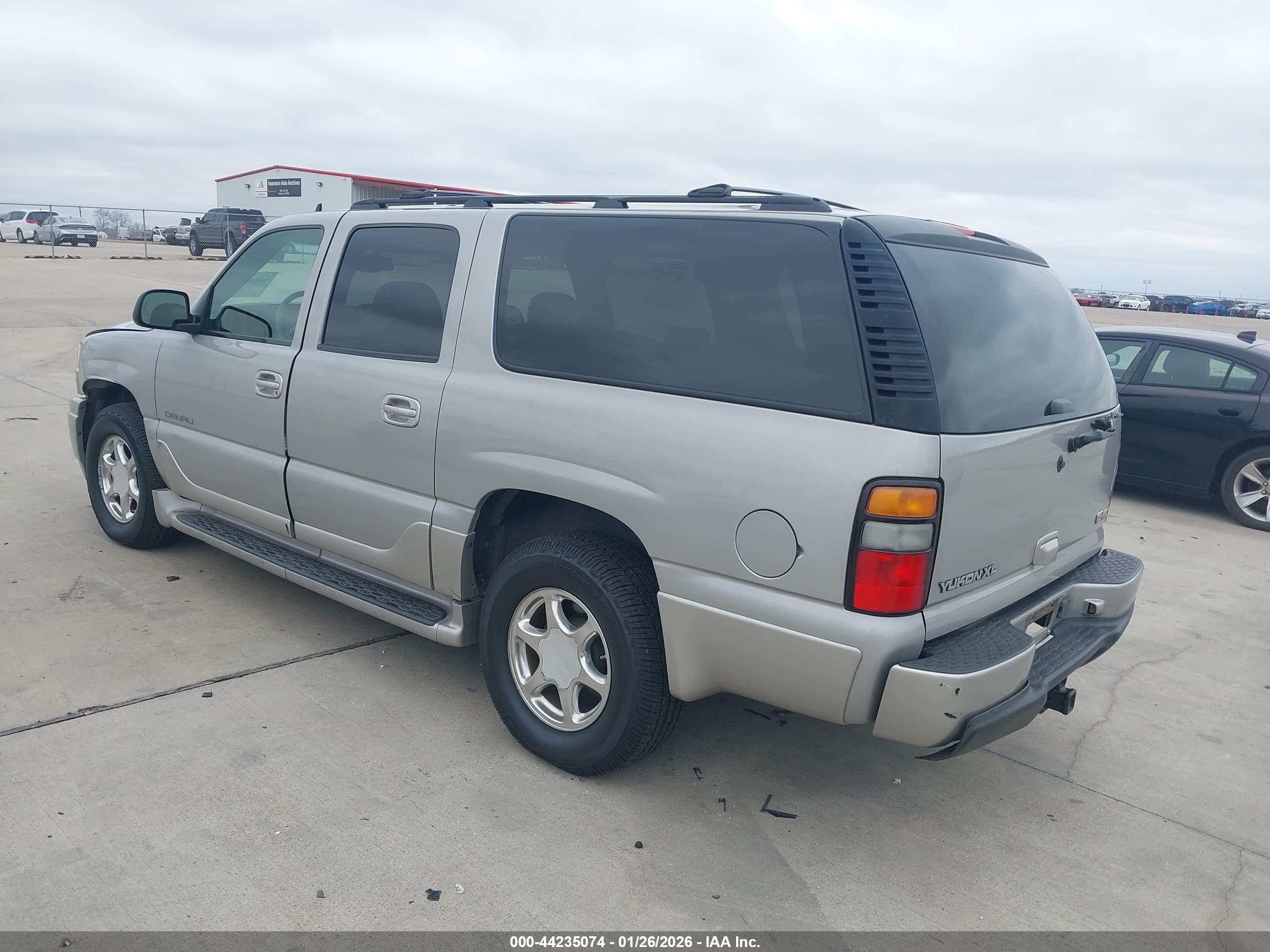 GMC YUKON image 3