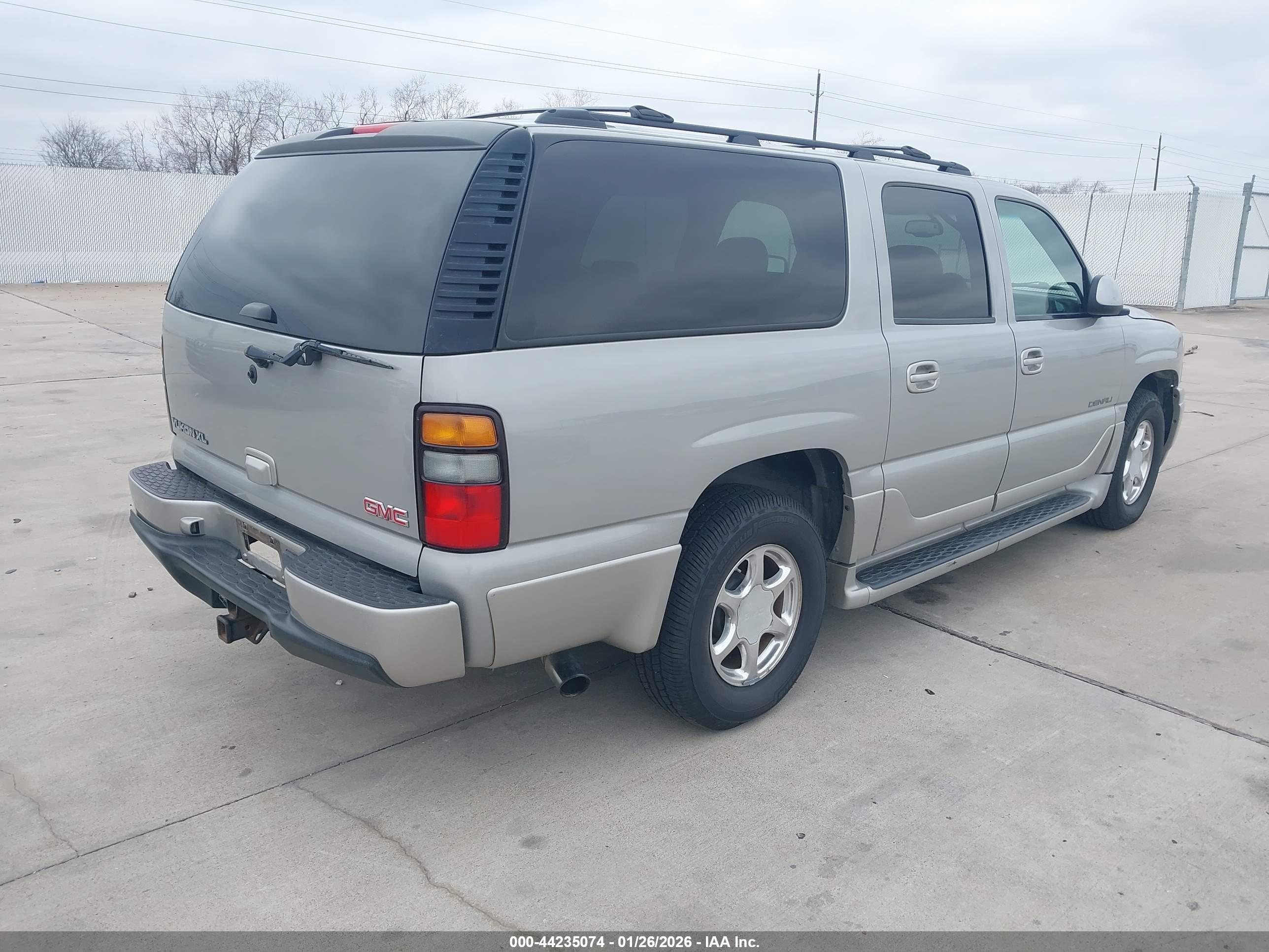 GMC YUKON image 4