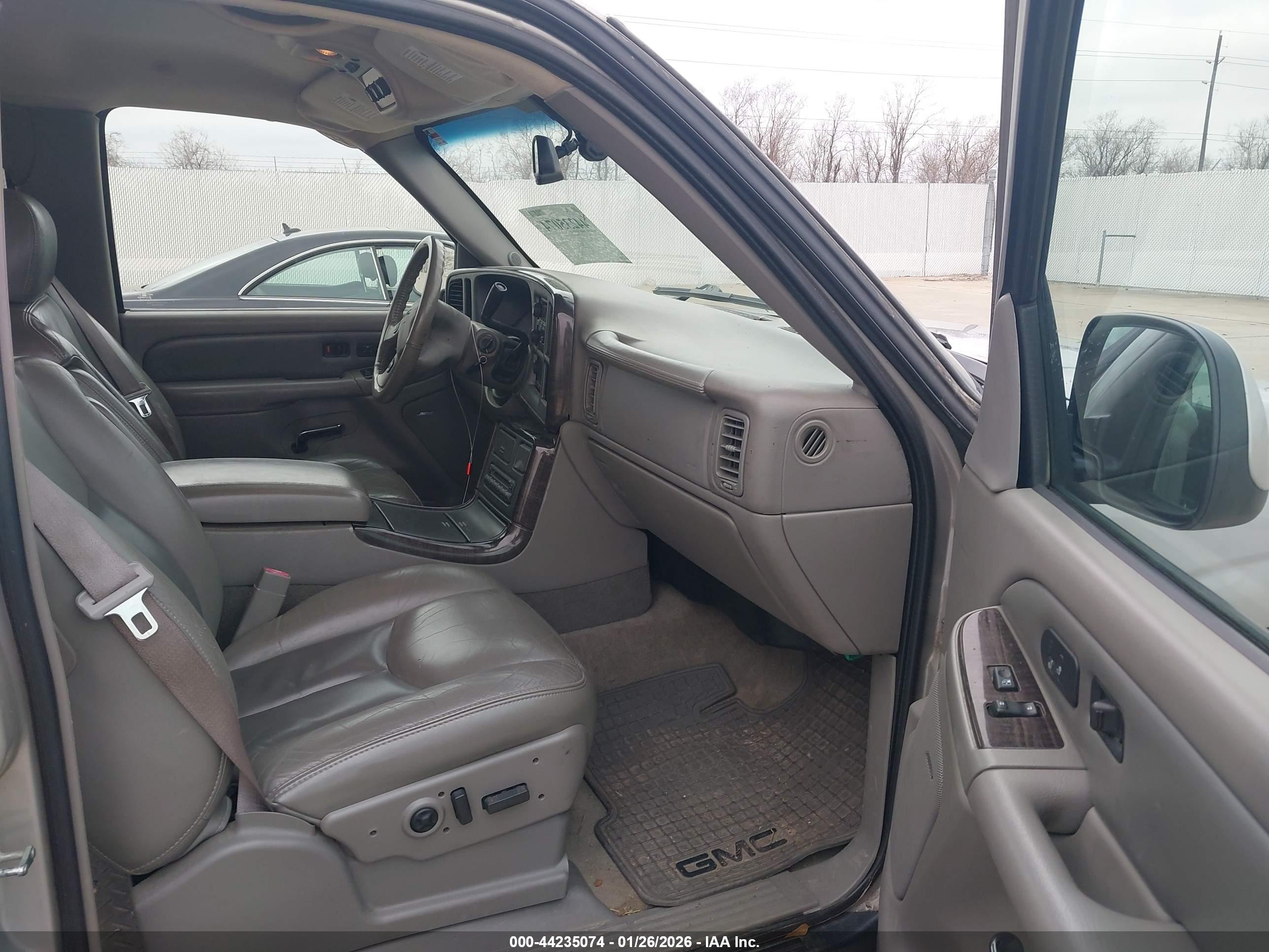 GMC YUKON image 5