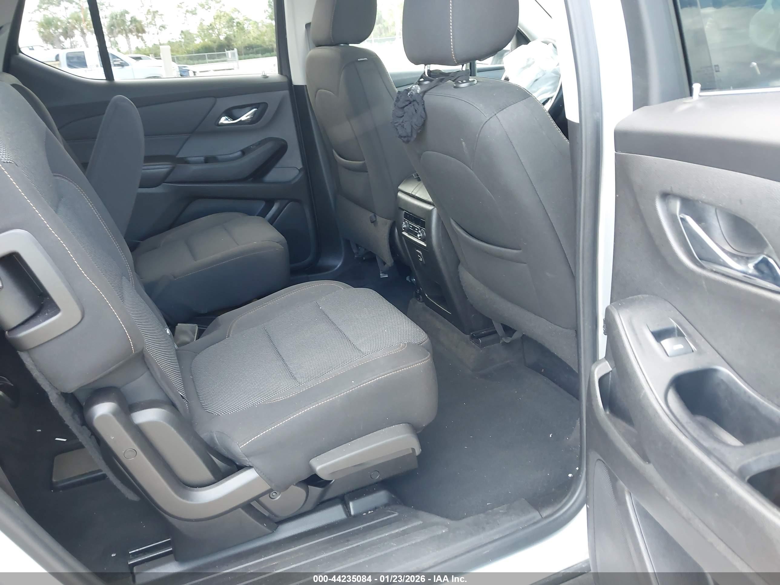 CHEVROLET TRAVERSE image 8