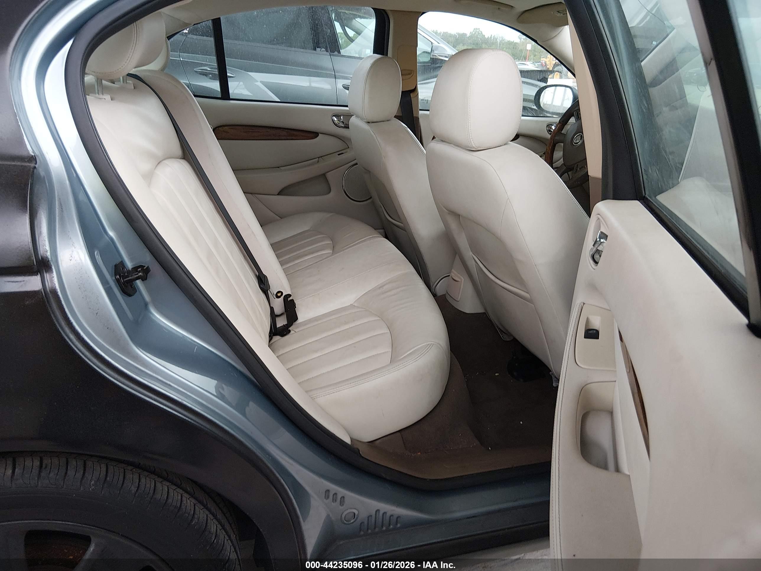 JAGUAR X-TYPE image 8