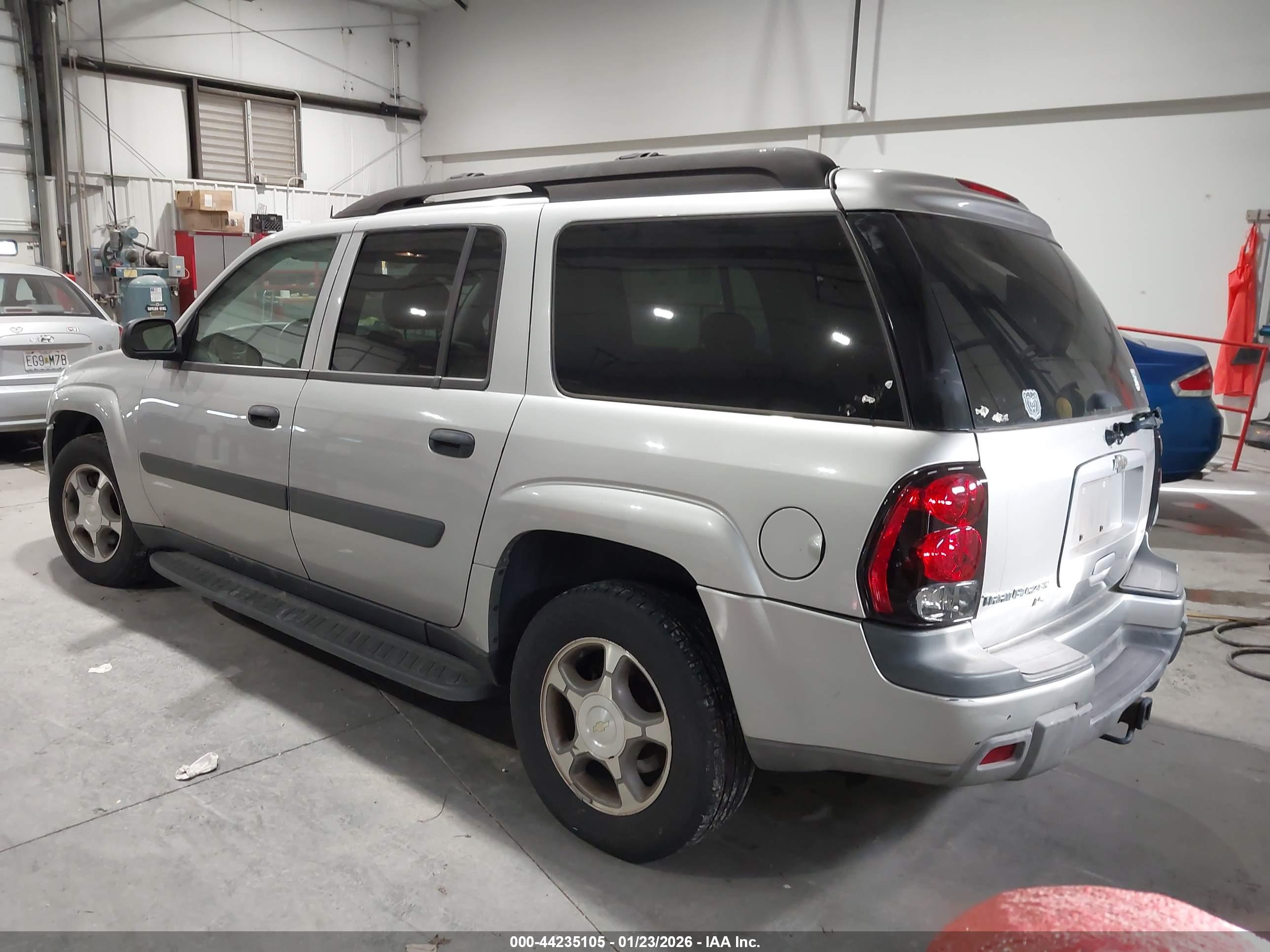 CHEVROLET TRAILBLAZER image 3