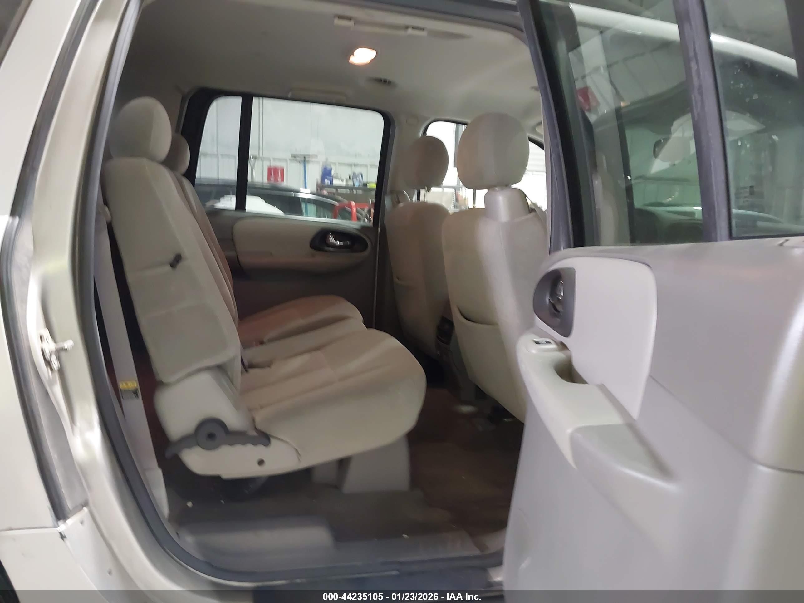 CHEVROLET TRAILBLAZER image 8