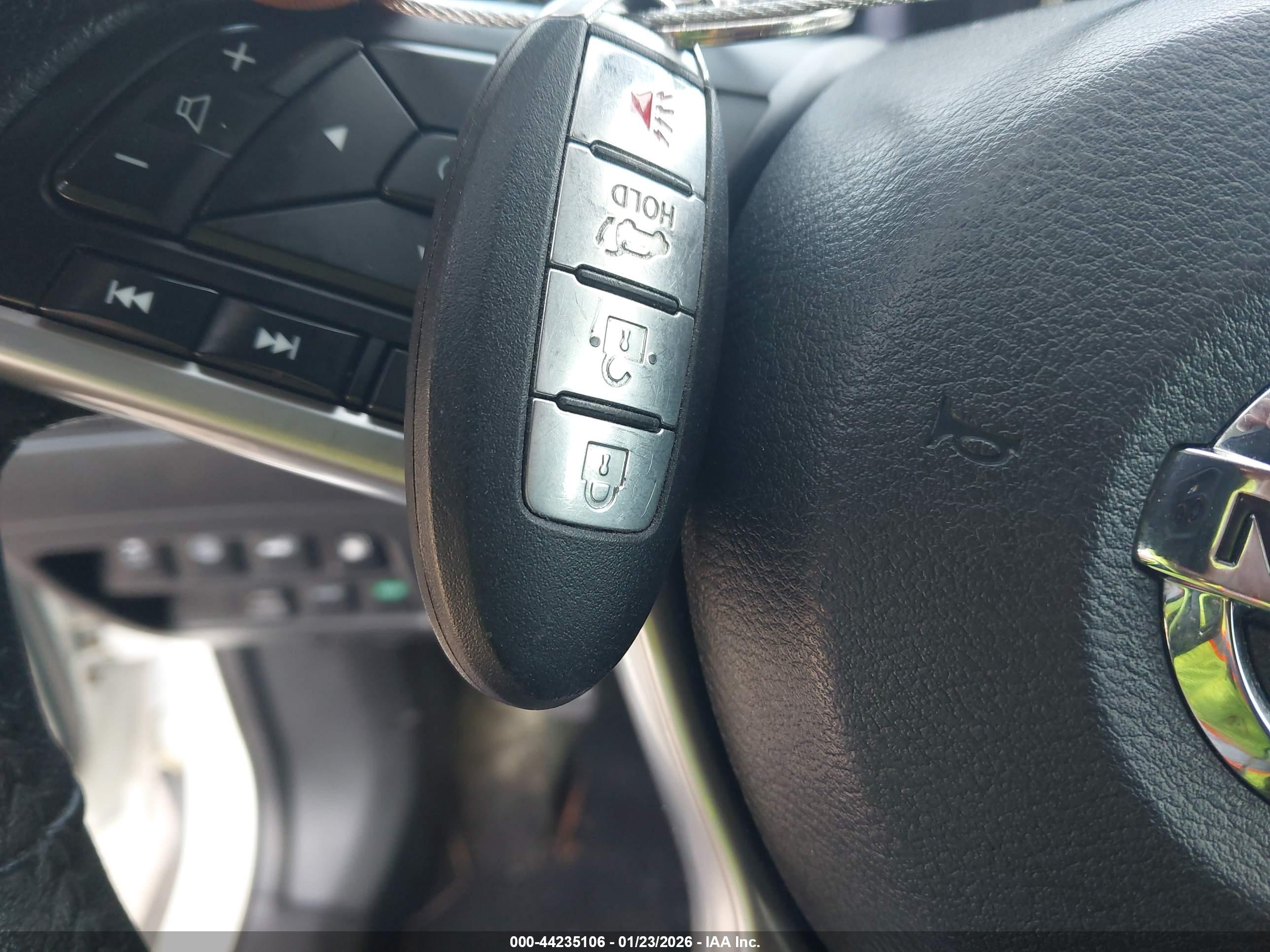 NISSAN ROGUE image 11