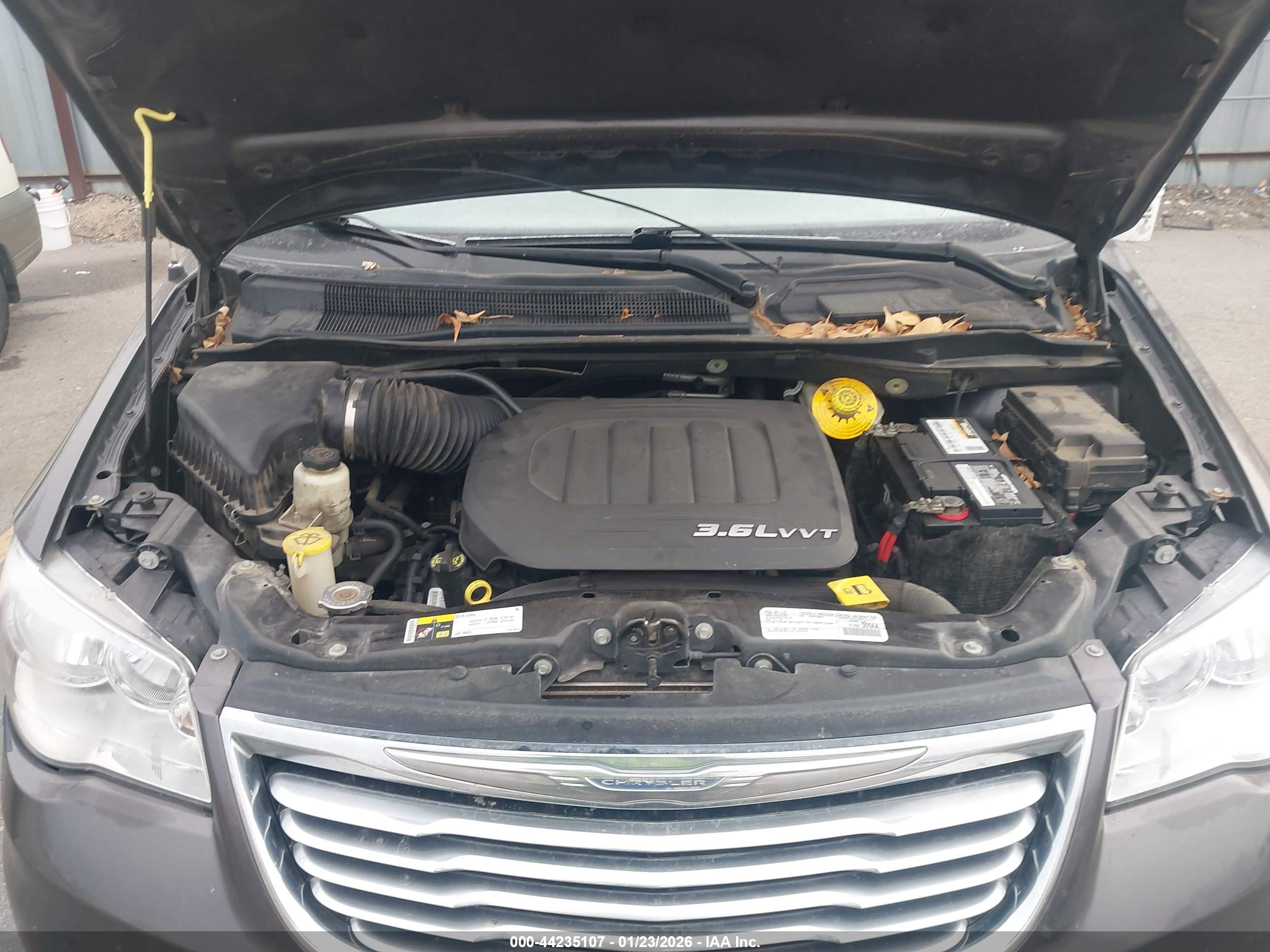 CHRYSLER TOWN image 10