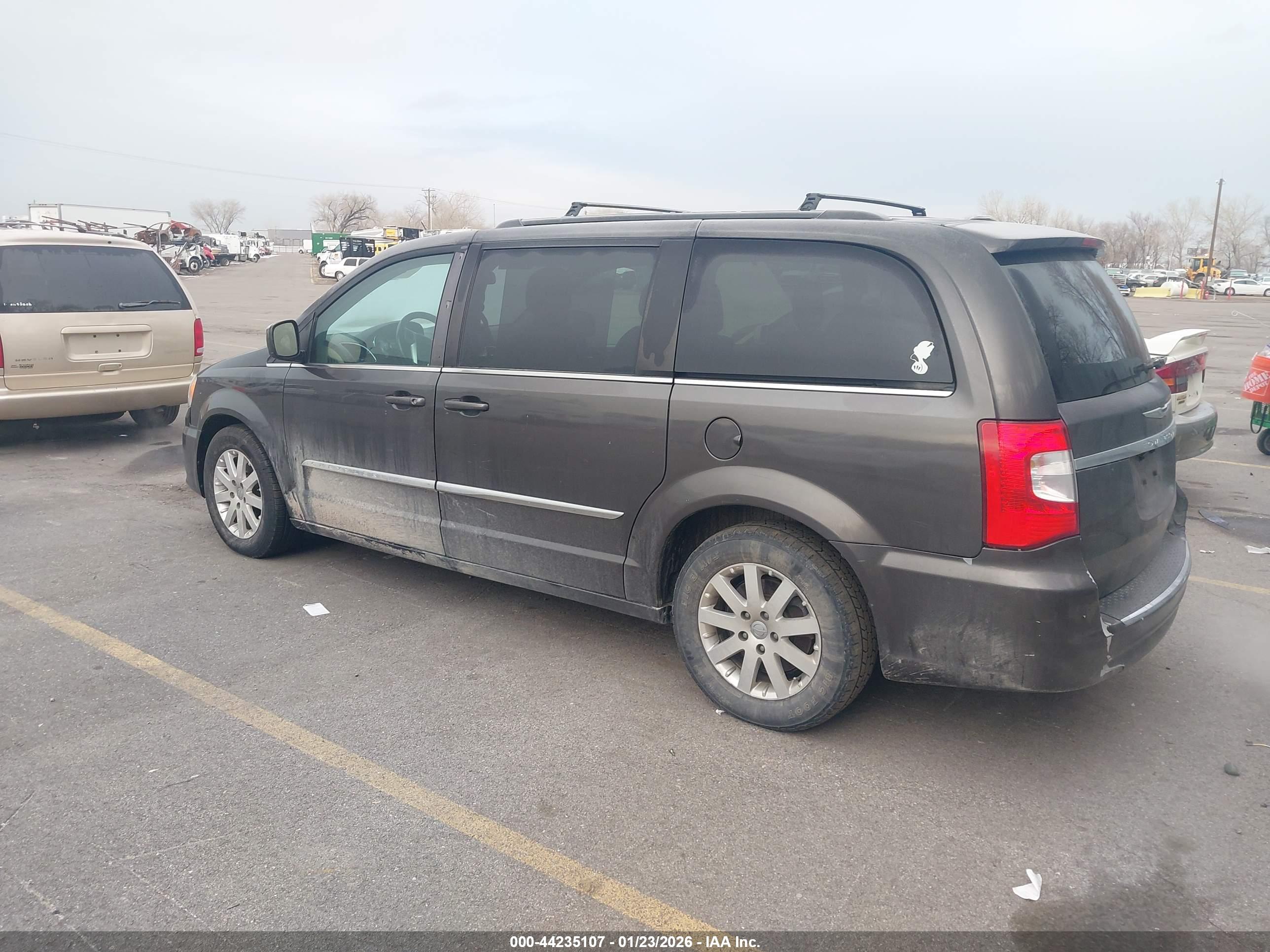 CHRYSLER TOWN image 3