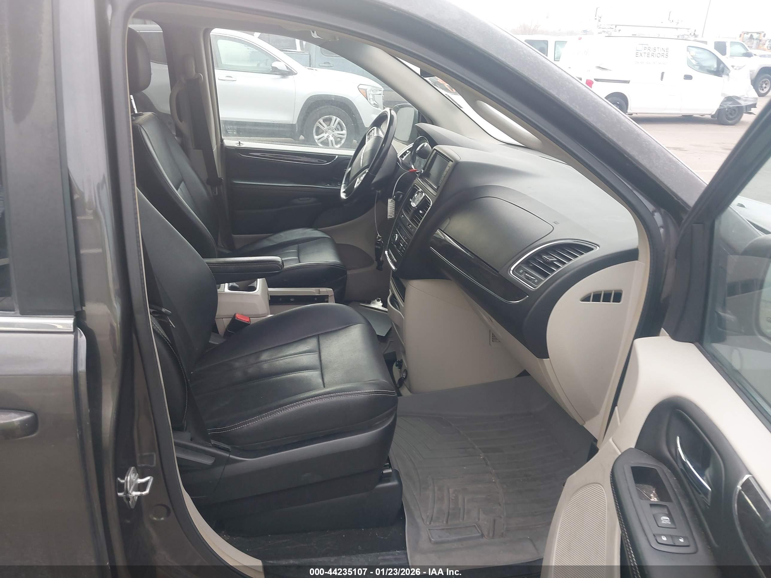 CHRYSLER TOWN image 5