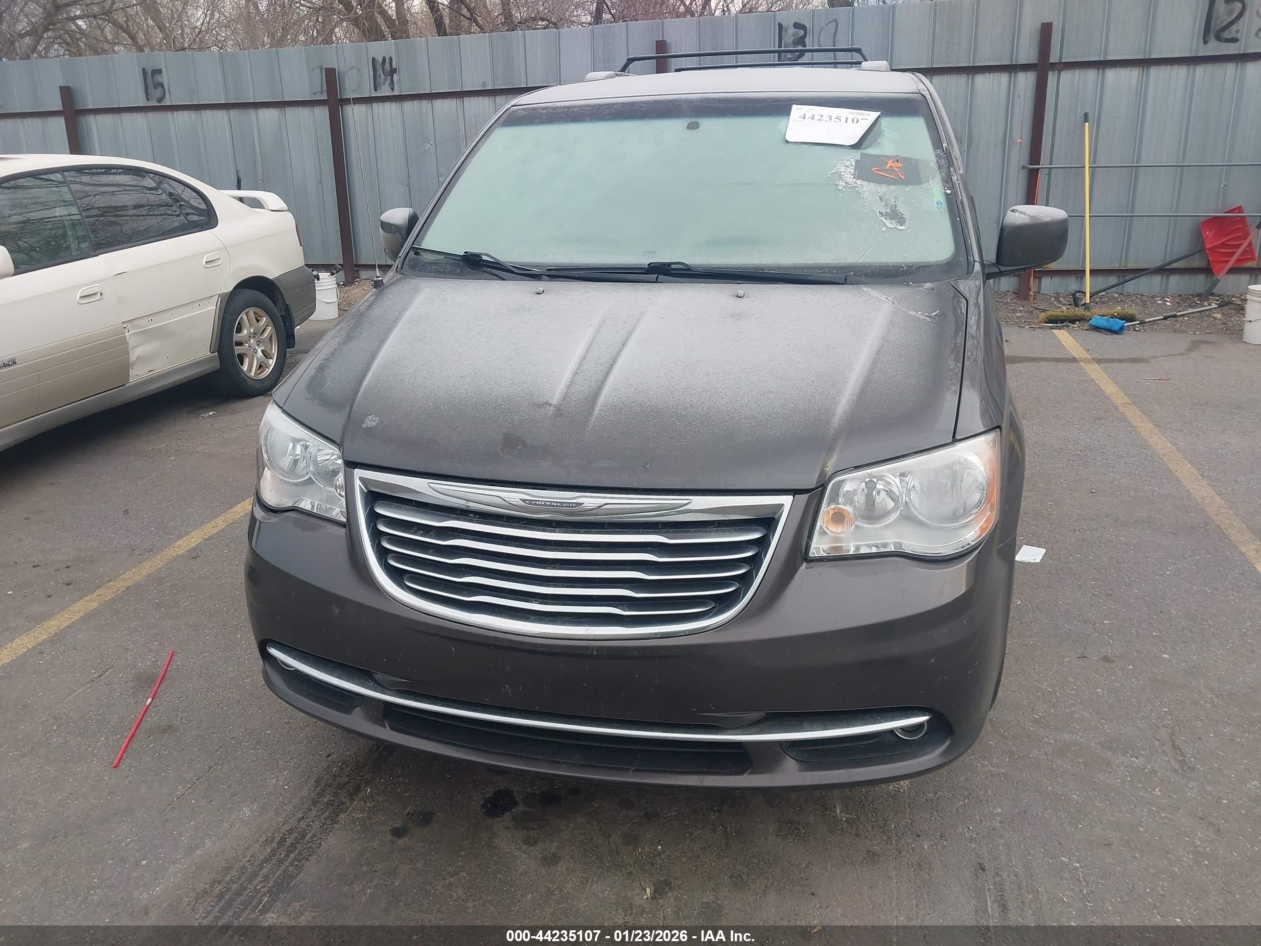 CHRYSLER TOWN image 6