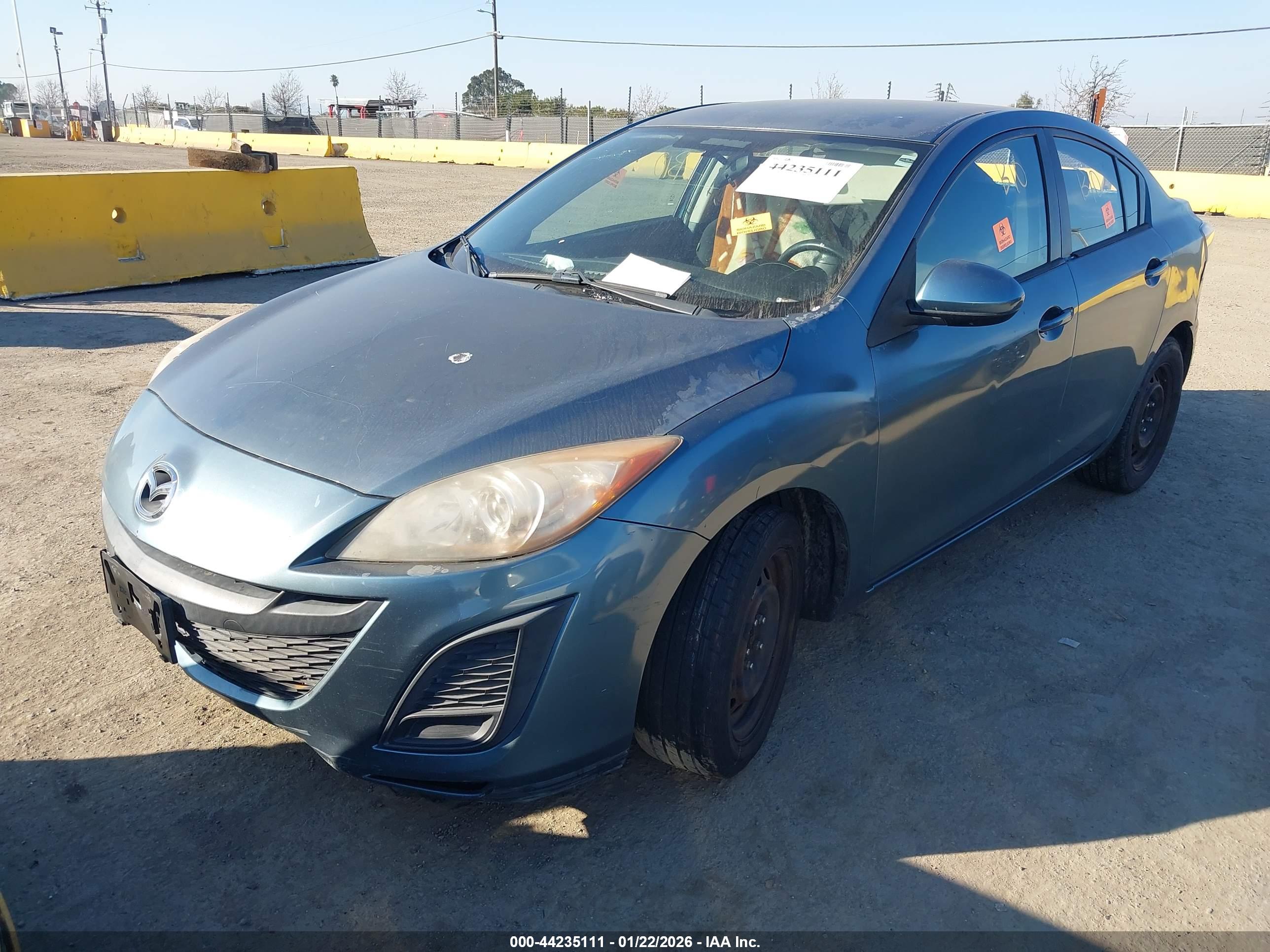 MAZDA MAZDA3 image 2