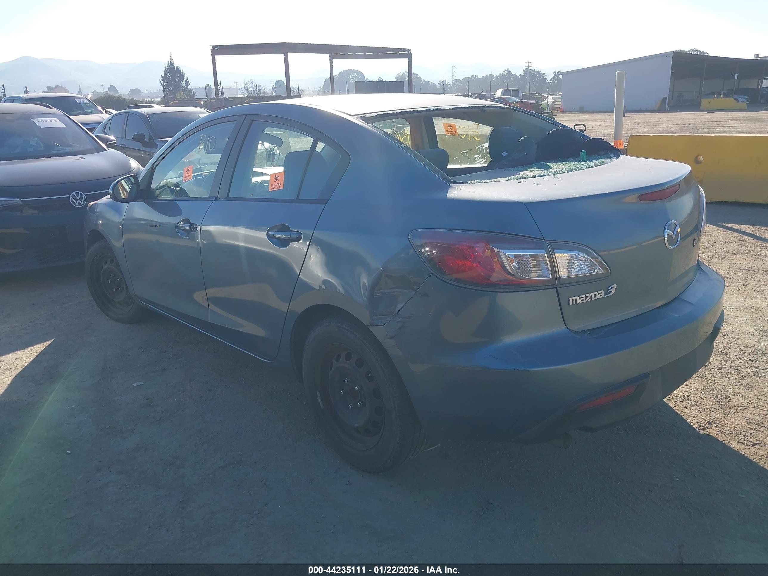 MAZDA MAZDA3 image 3