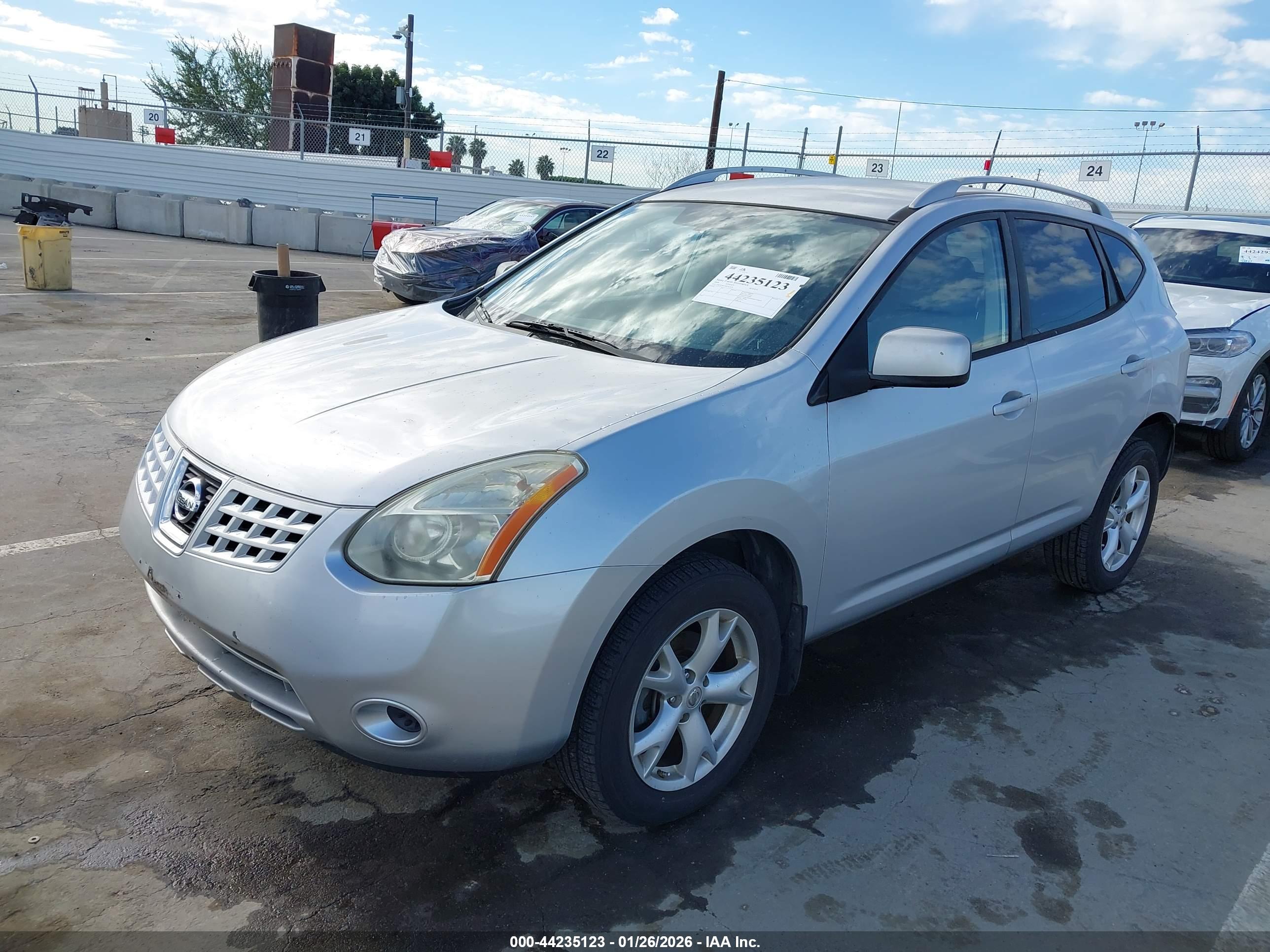 NISSAN ROGUE image 2