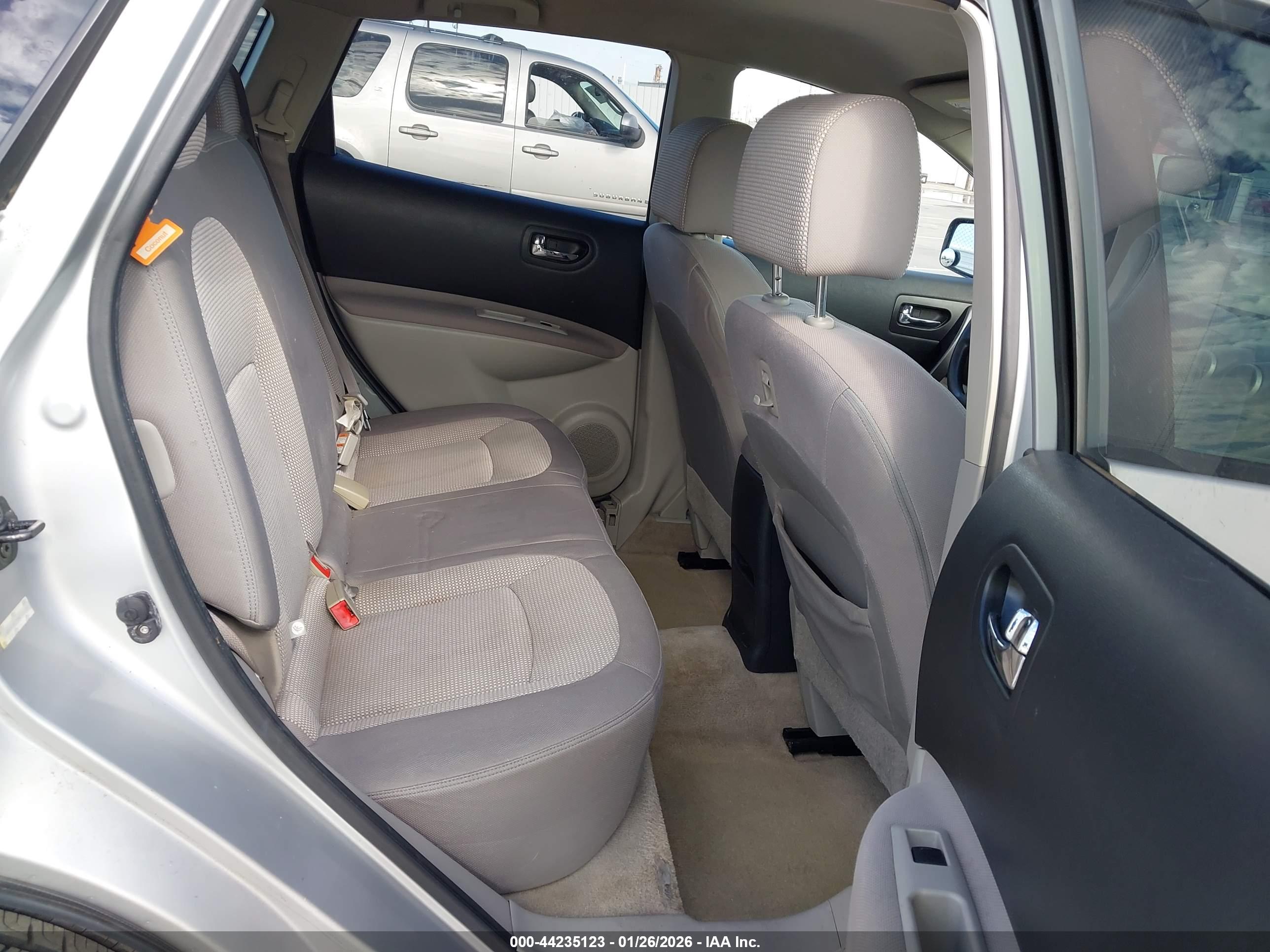 NISSAN ROGUE image 8