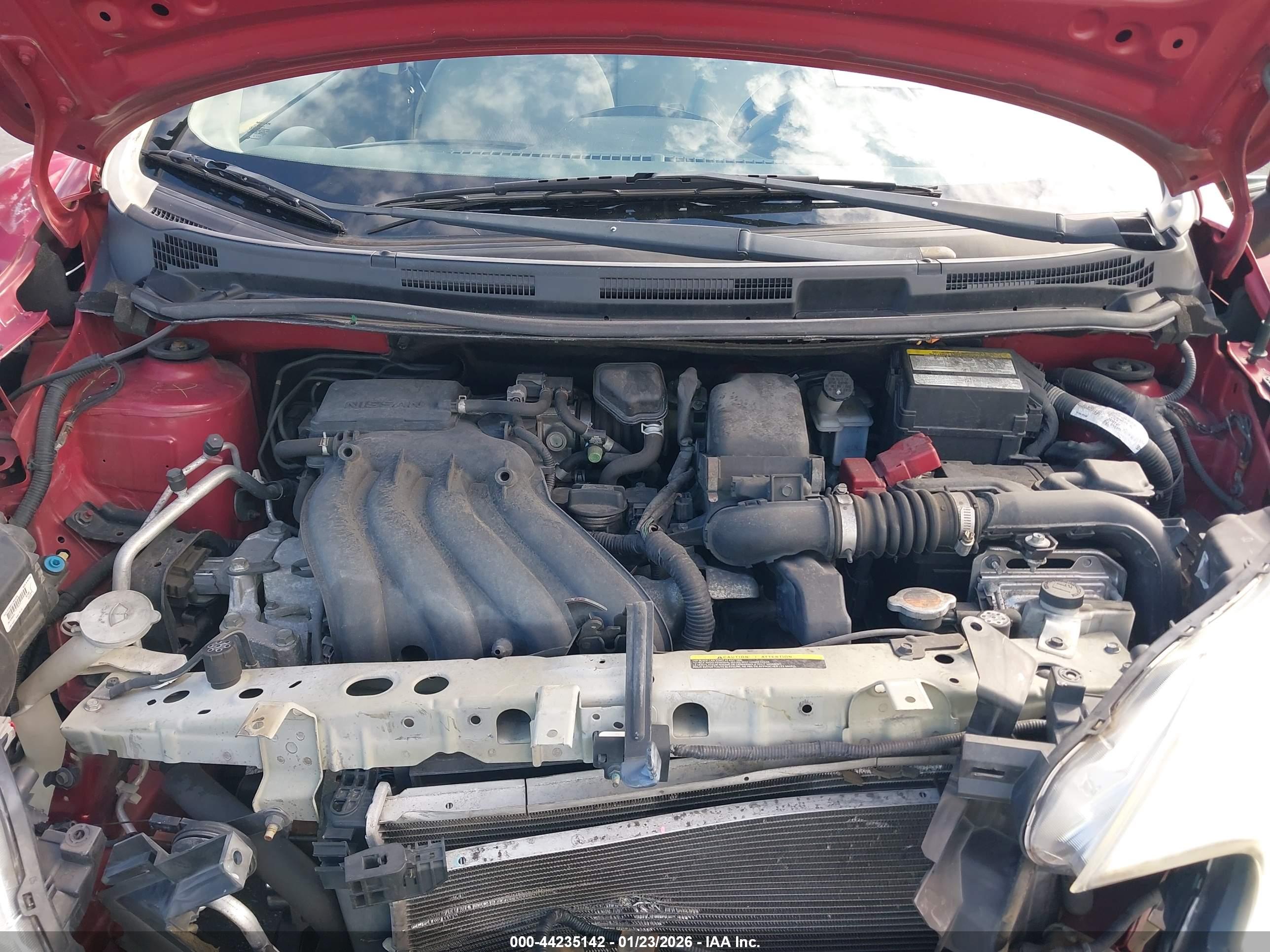 NISSAN VERSA image 10
