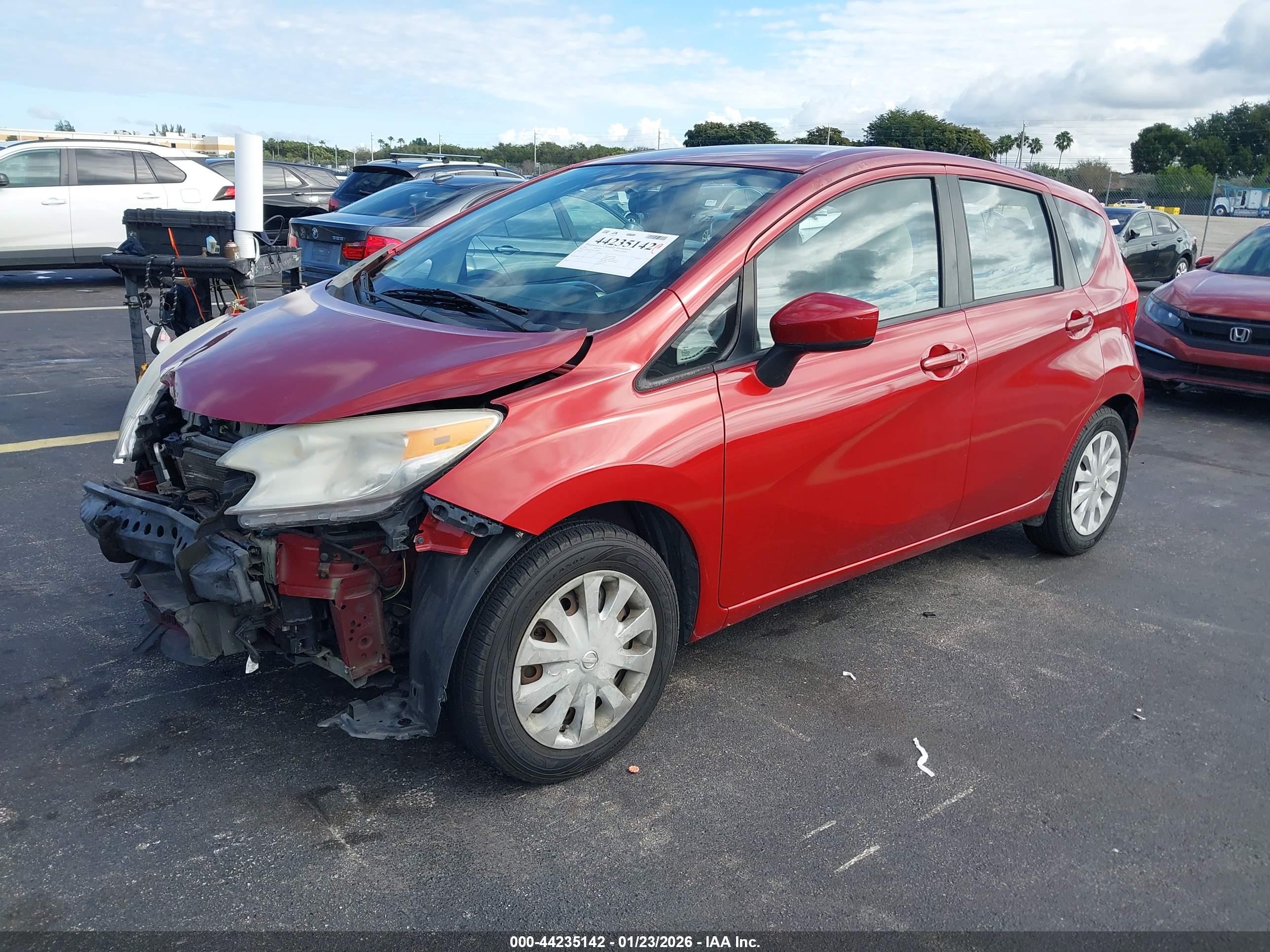 NISSAN VERSA image 2