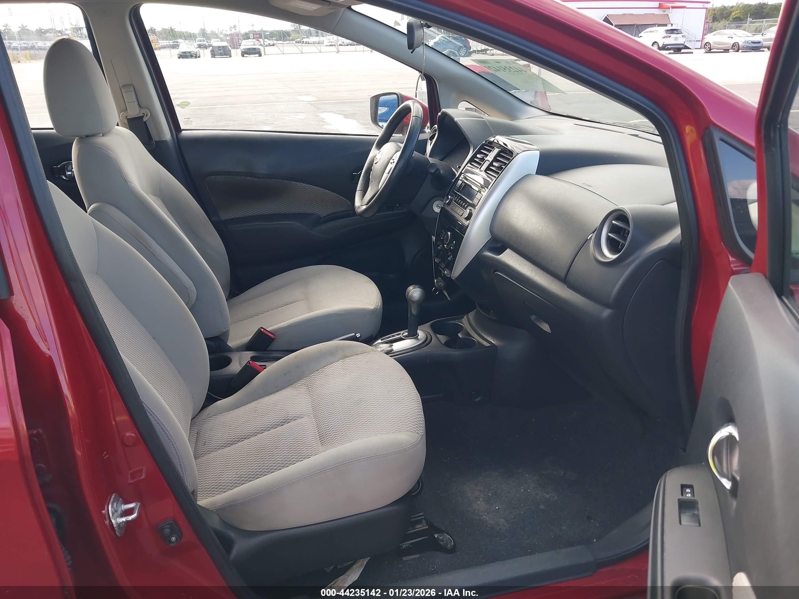 NISSAN VERSA image 5