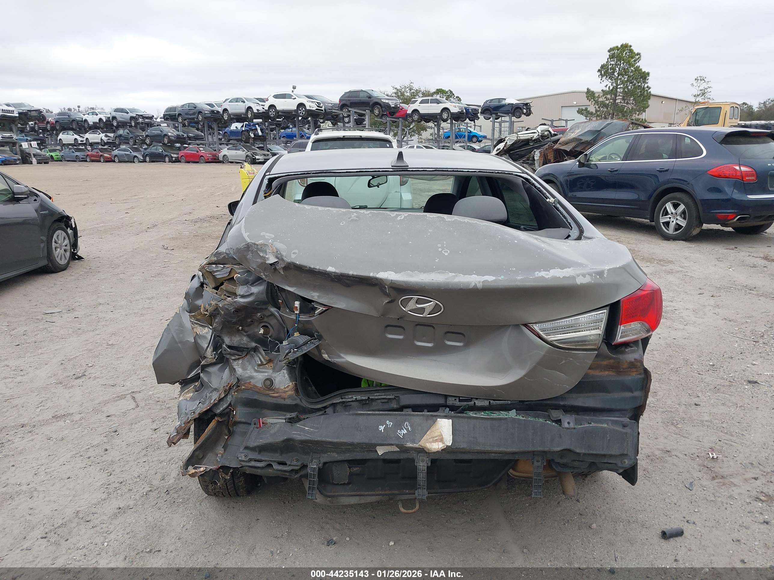 HYUNDAI ELANTRA image 6