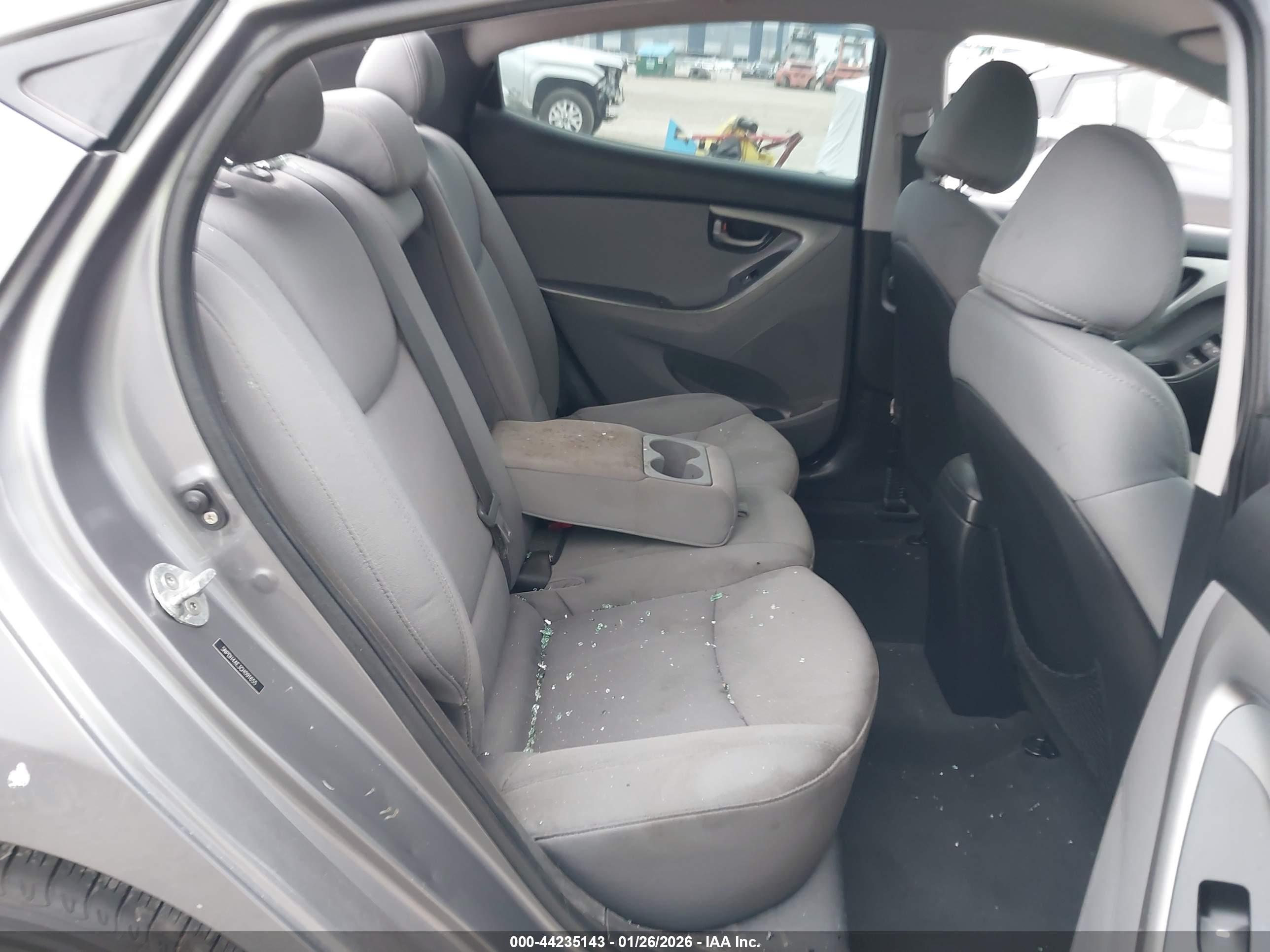 HYUNDAI ELANTRA image 8