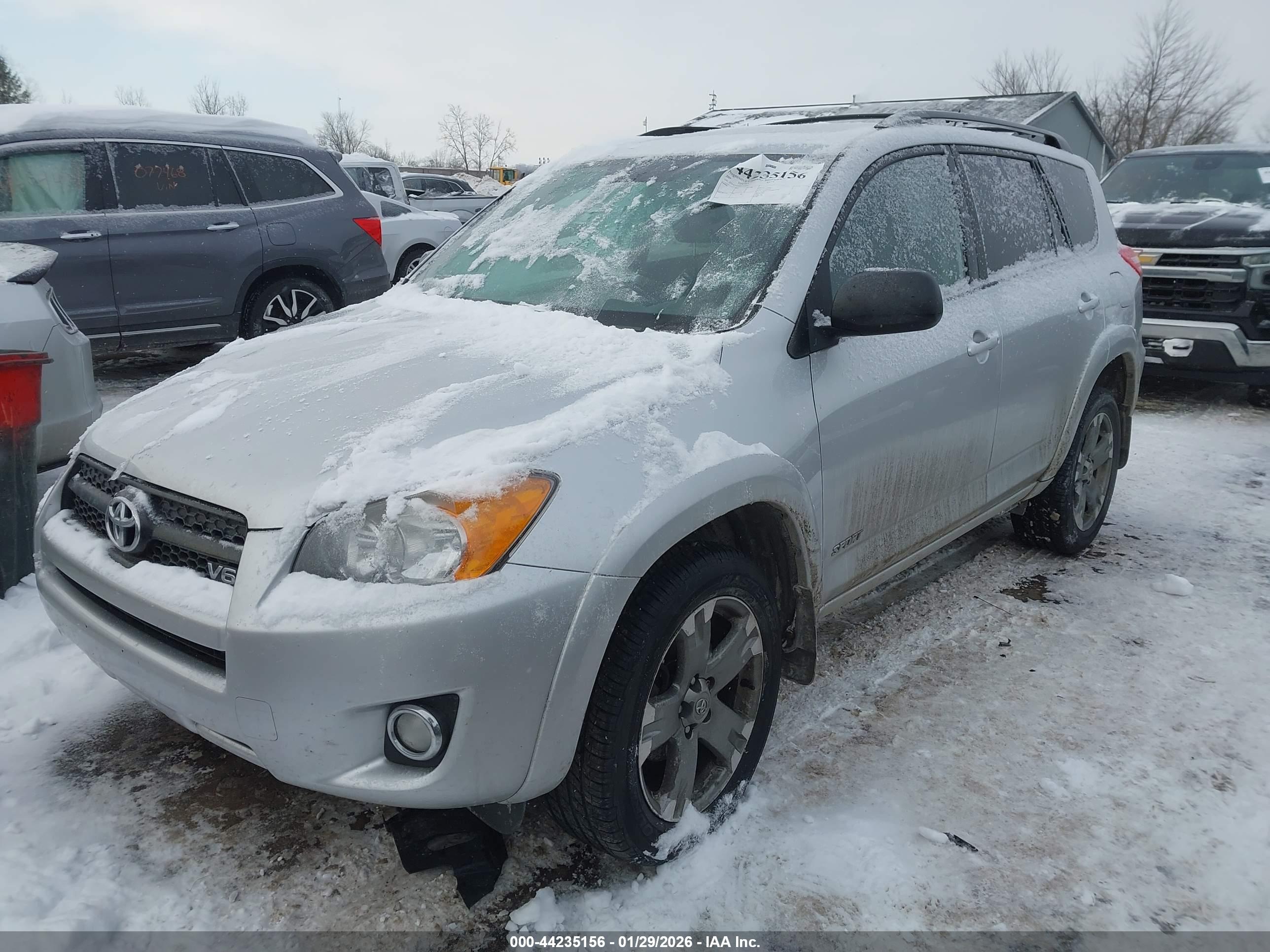 TOYOTA RAV4 image 2