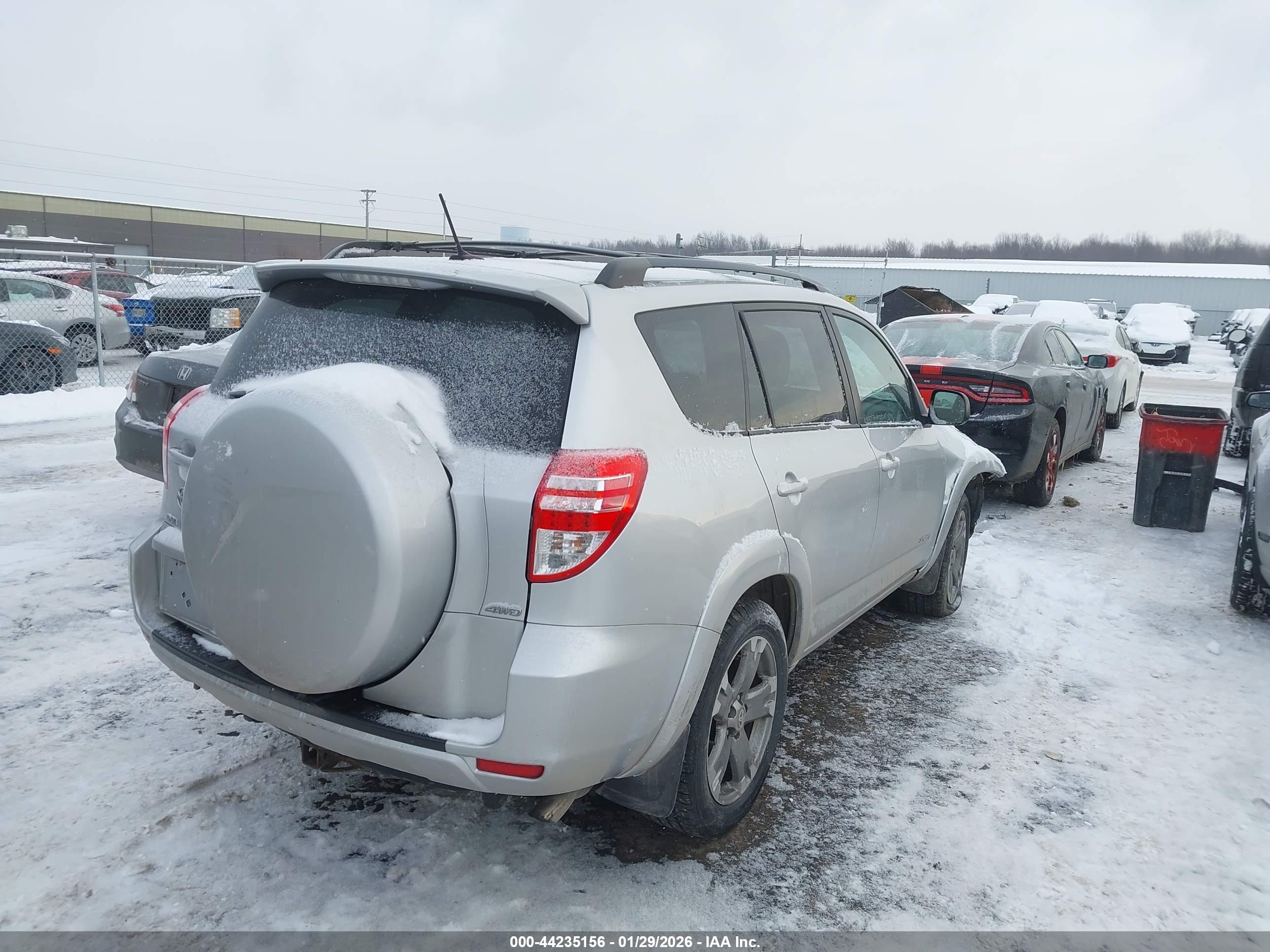 TOYOTA RAV4 image 4