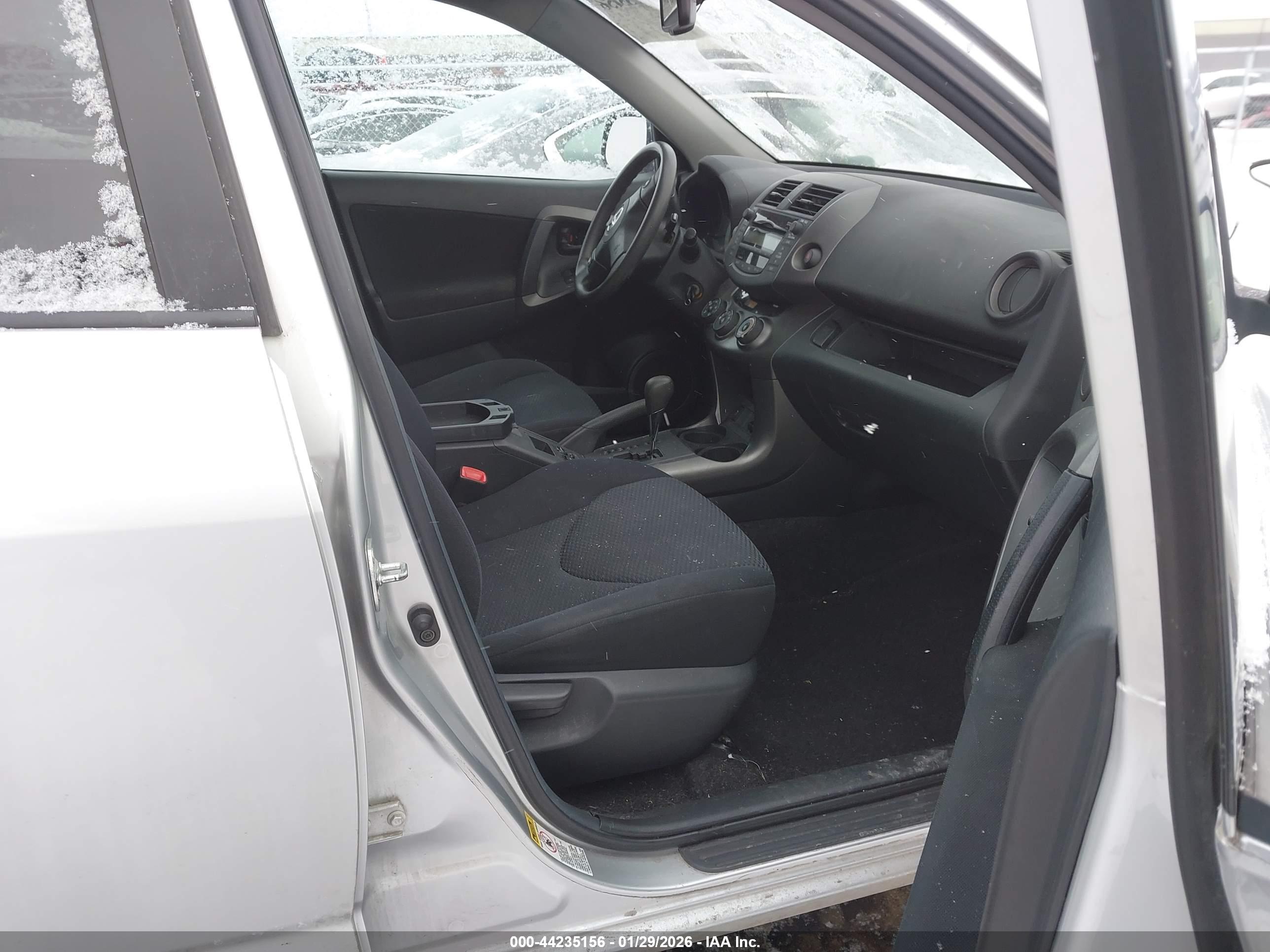 TOYOTA RAV4 image 5
