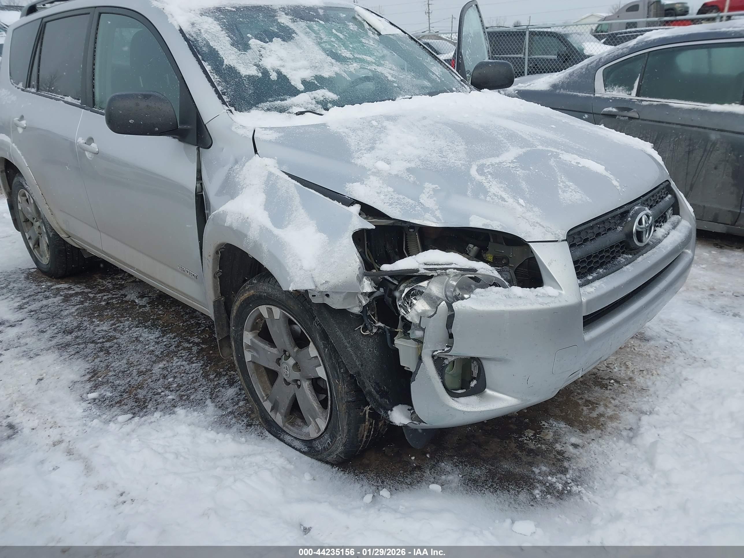 TOYOTA RAV4 image 6
