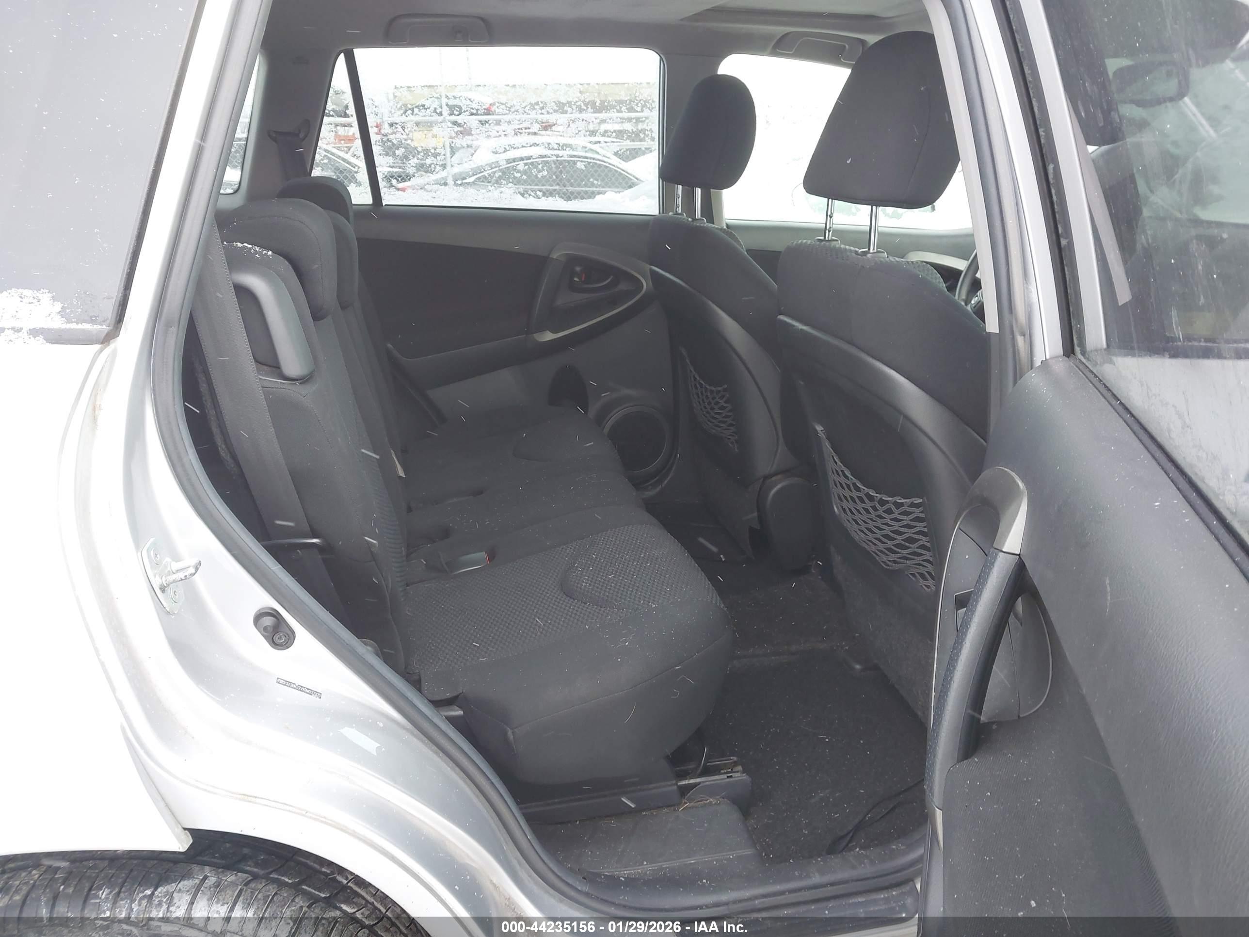 TOYOTA RAV4 image 8