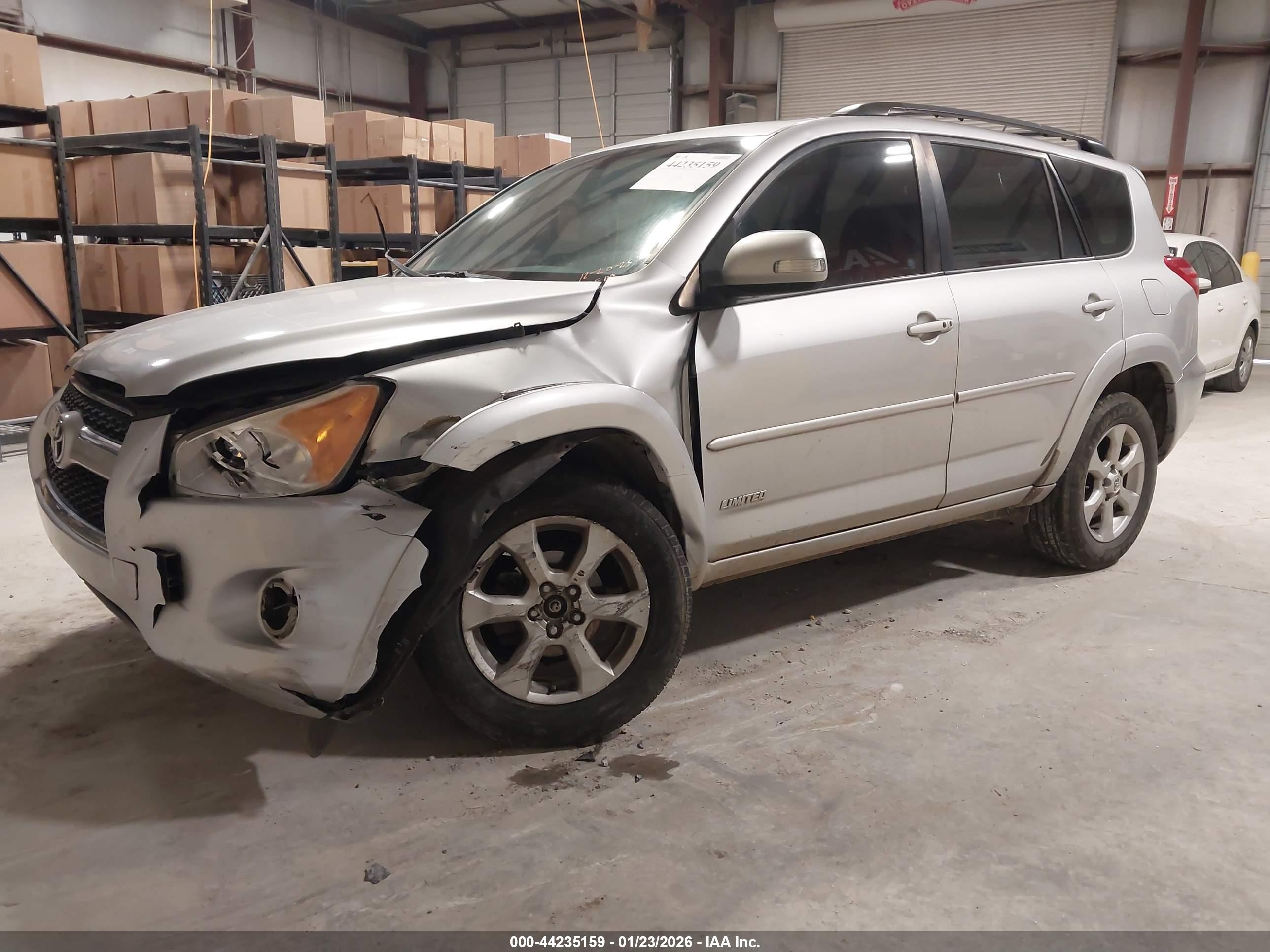 TOYOTA RAV4 image 2