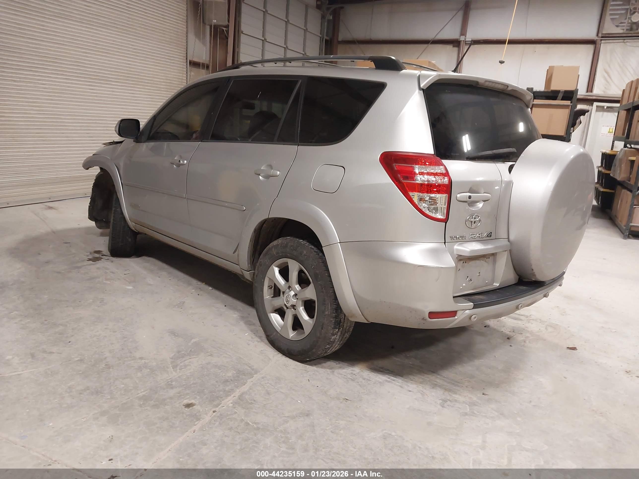 TOYOTA RAV4 image 3