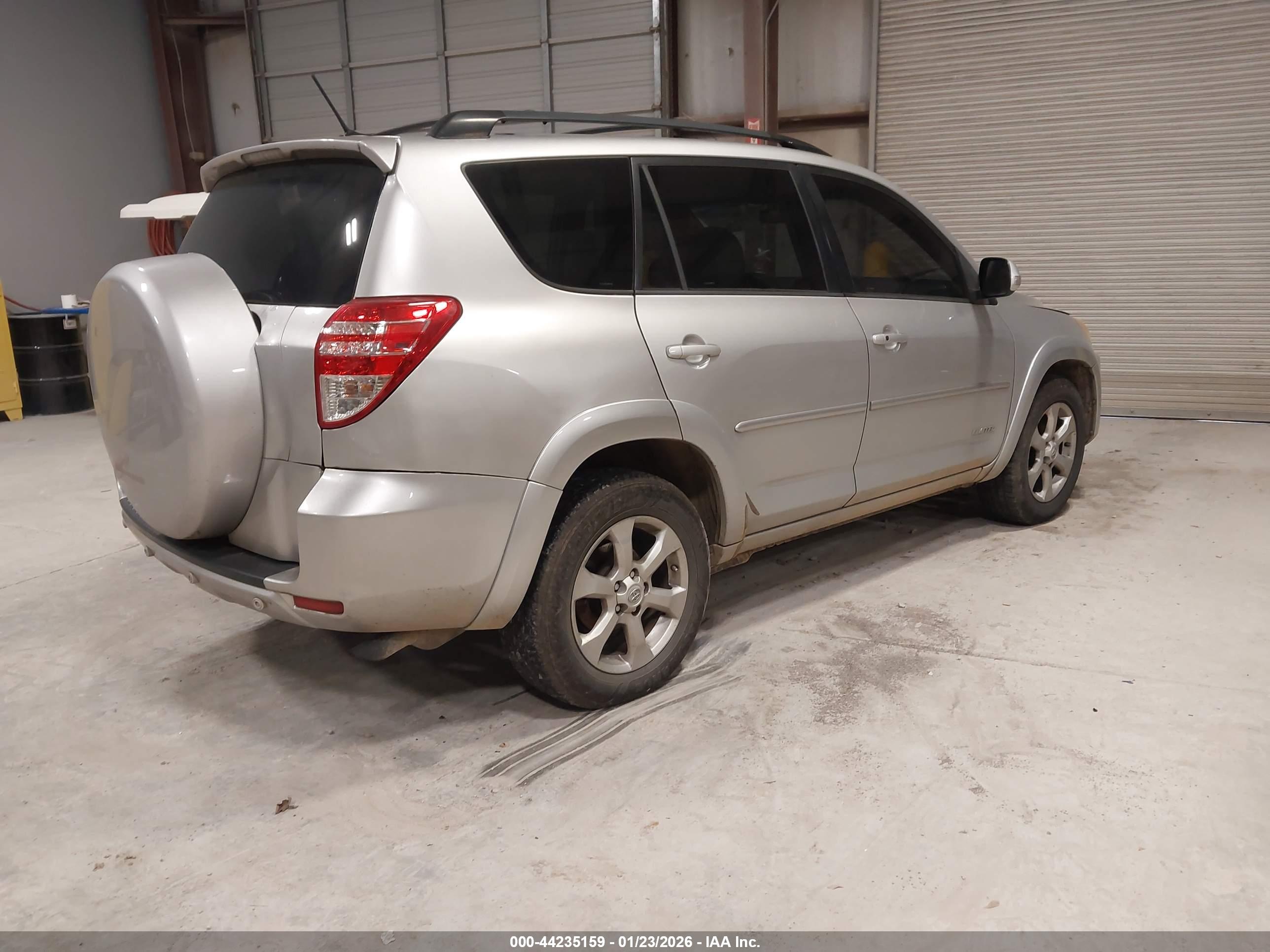 TOYOTA RAV4 image 4