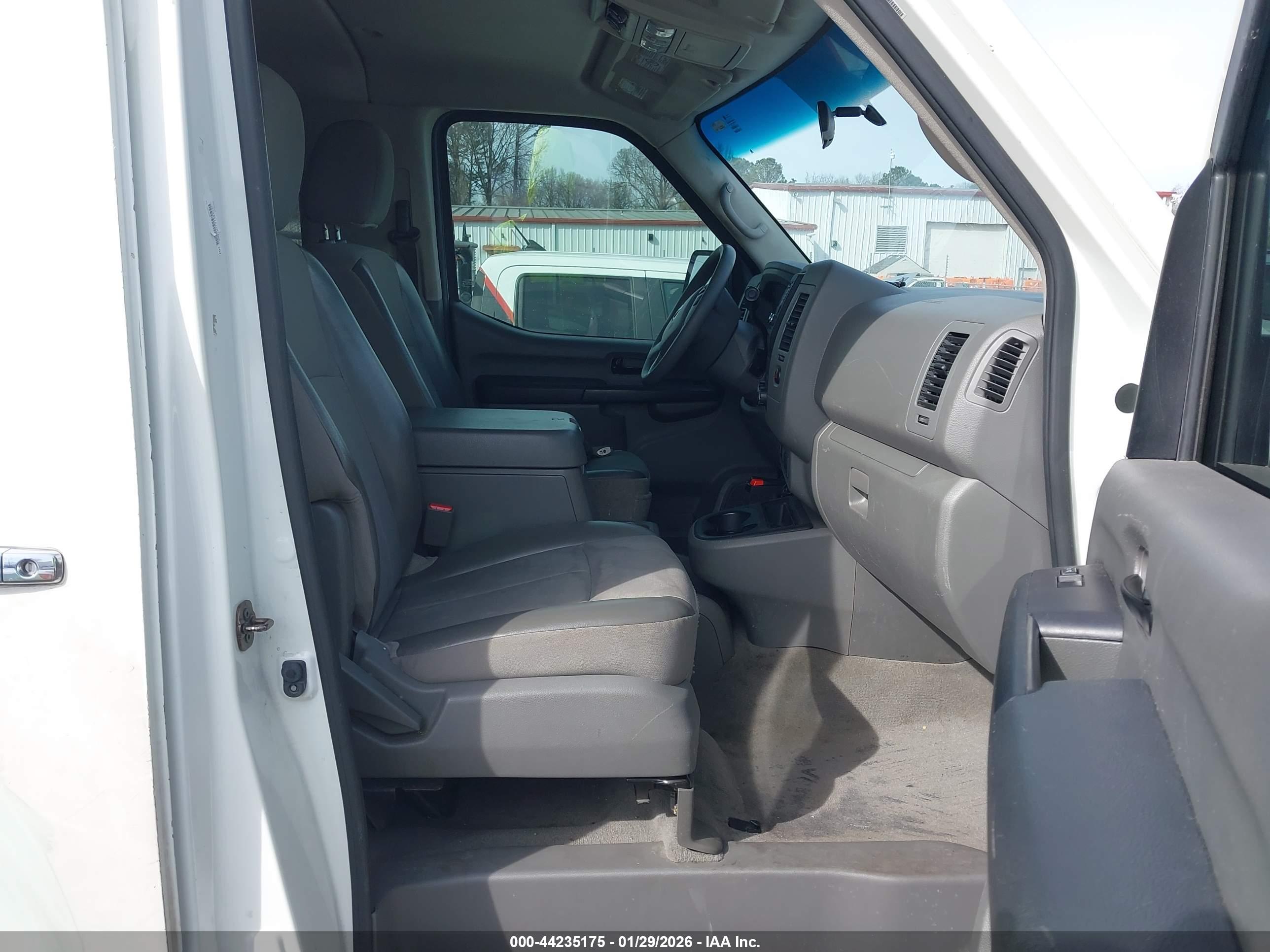 NISSAN NV image 5