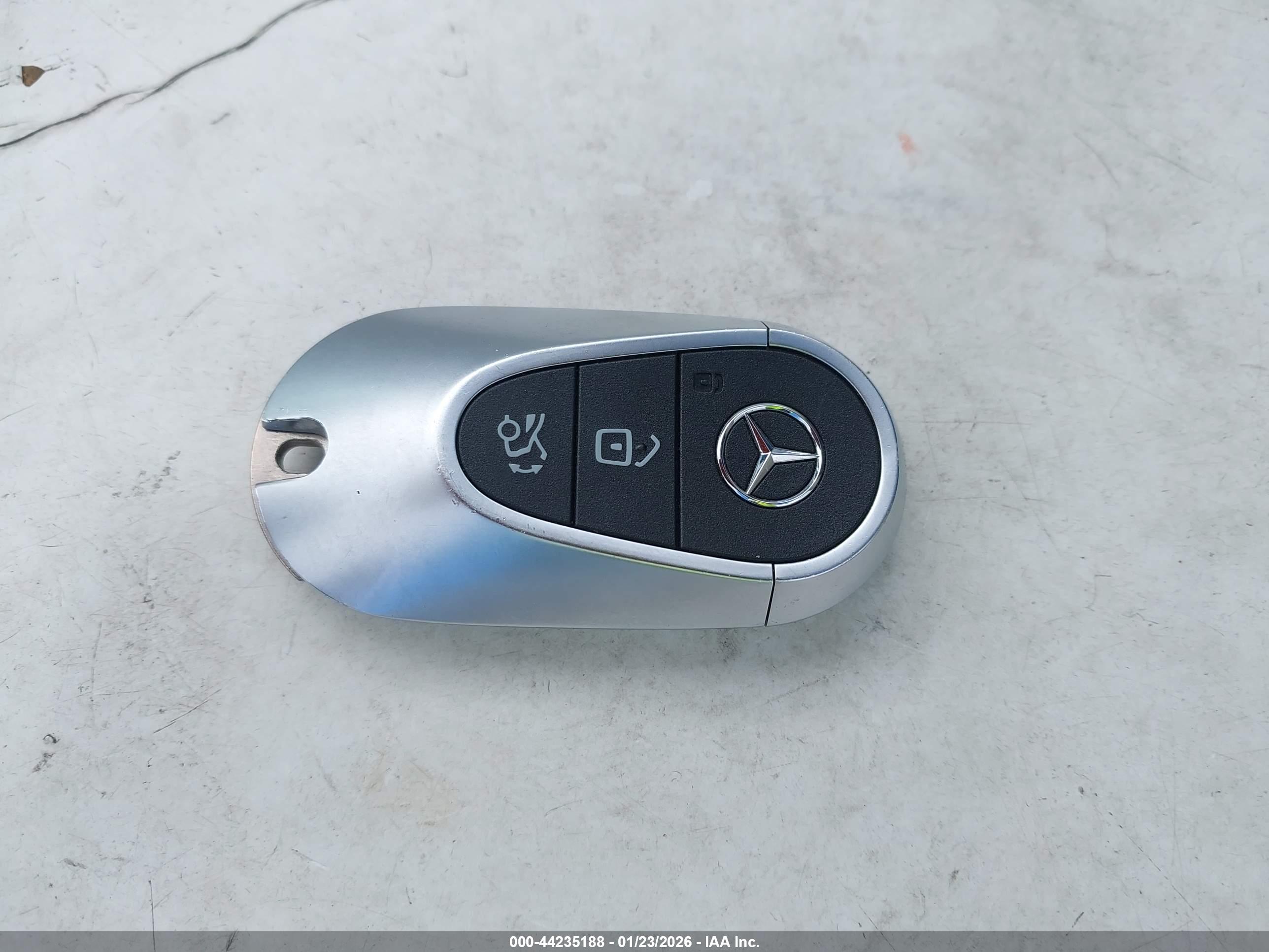 MERCEDES-BENZ GLC image 11
