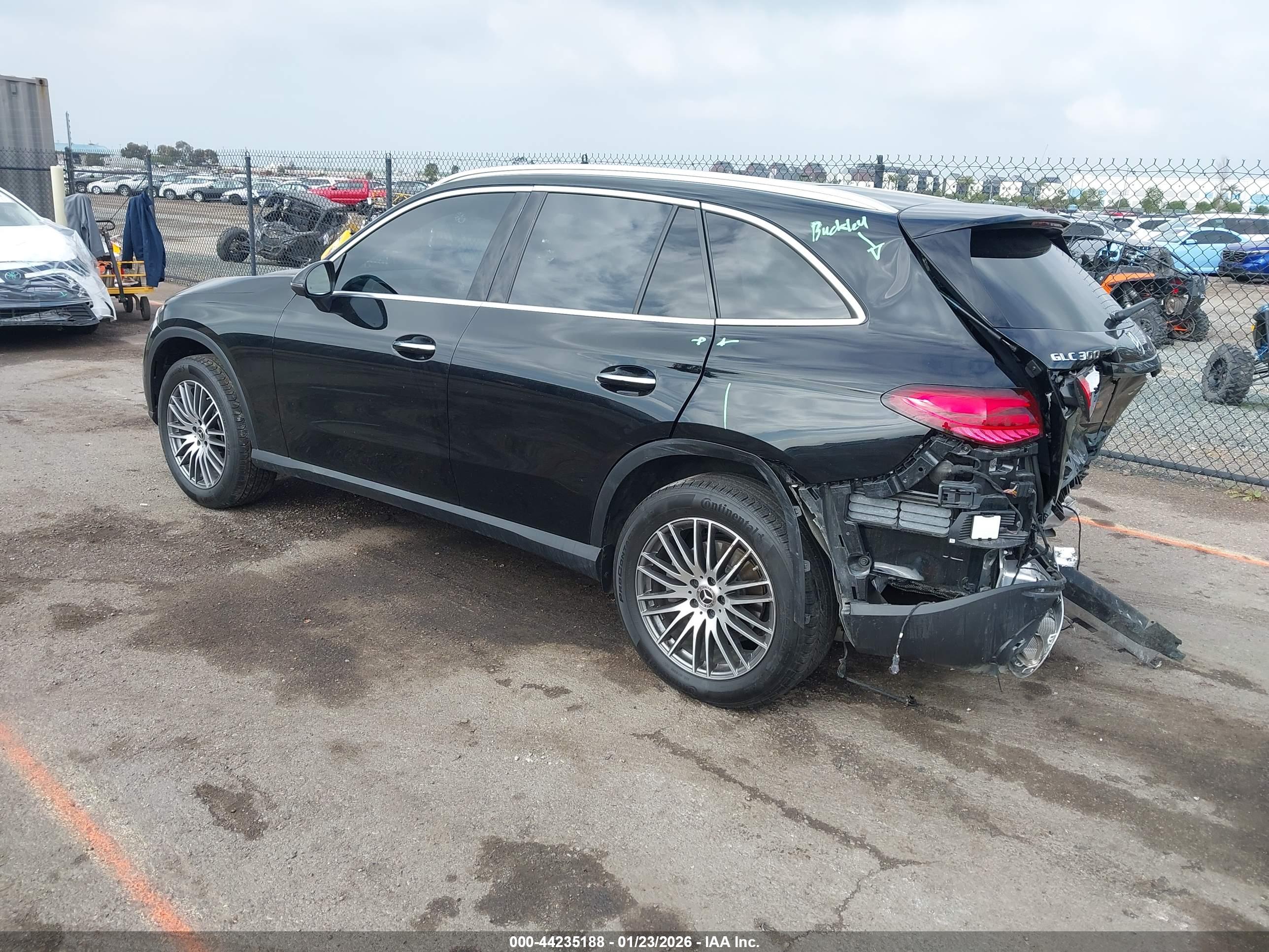 MERCEDES-BENZ GLC image 3