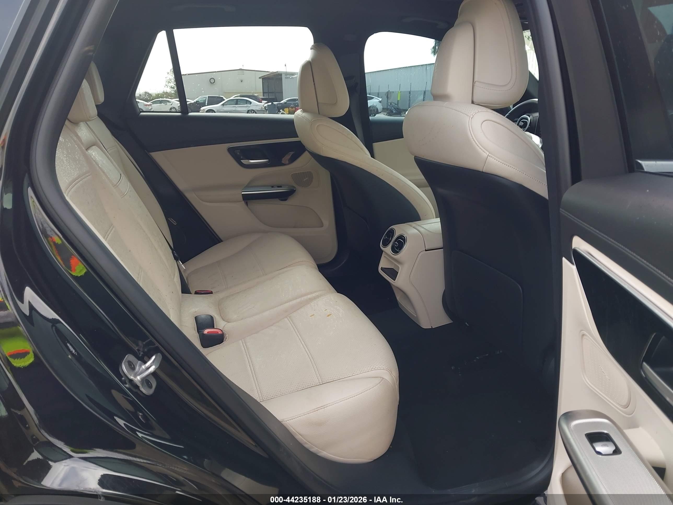MERCEDES-BENZ GLC image 8
