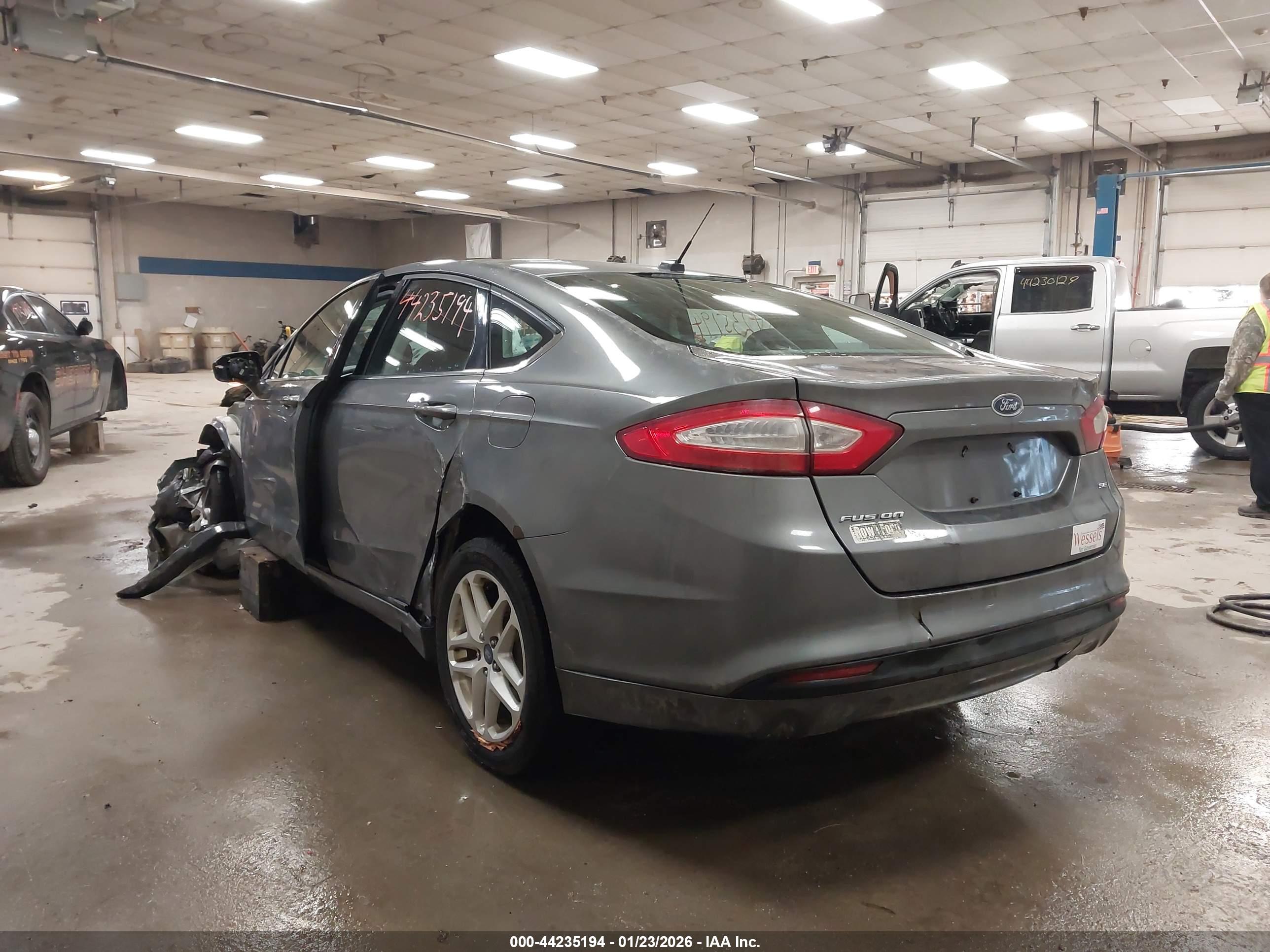 FORD FUSION image 3