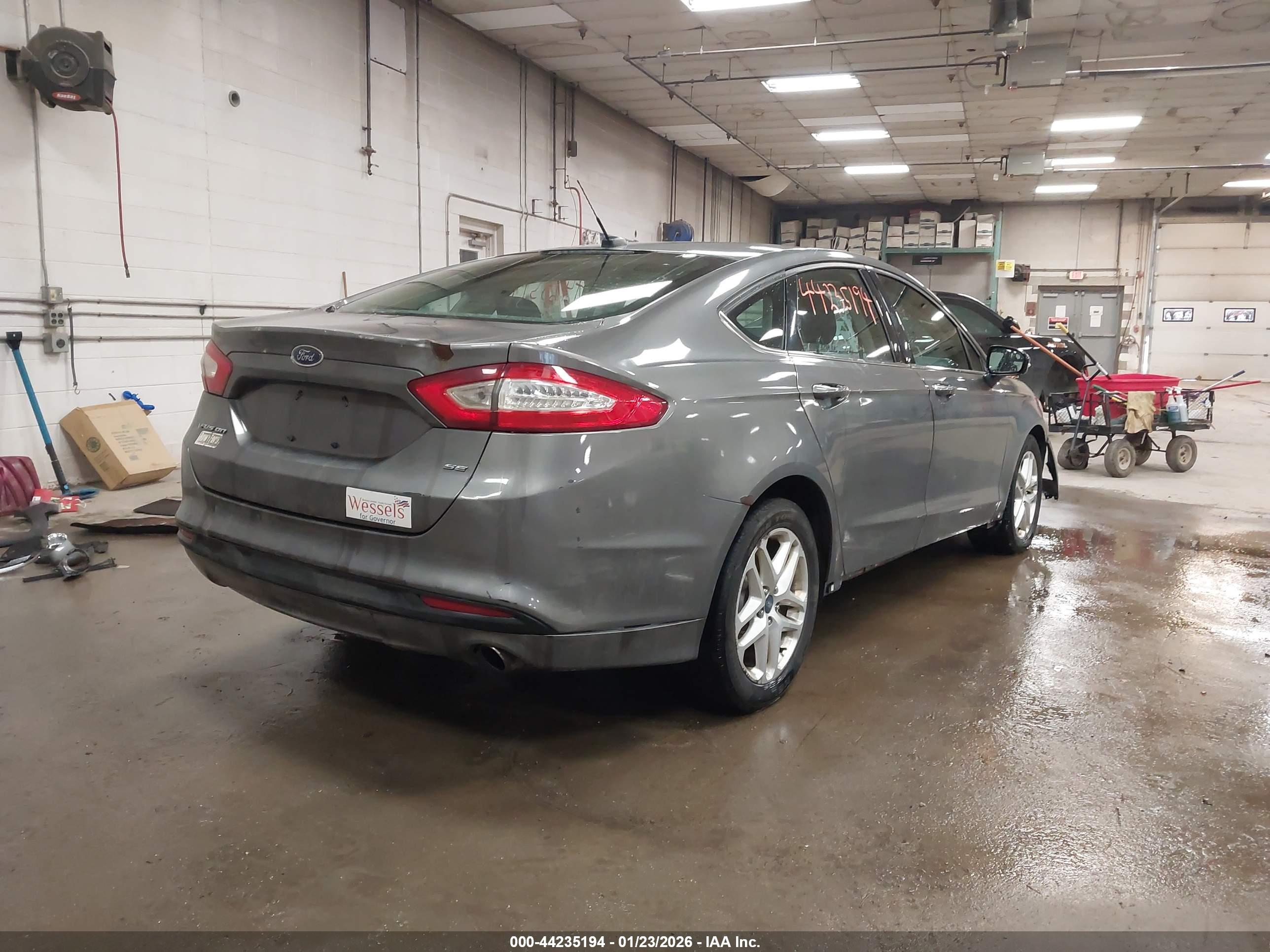 FORD FUSION image 4