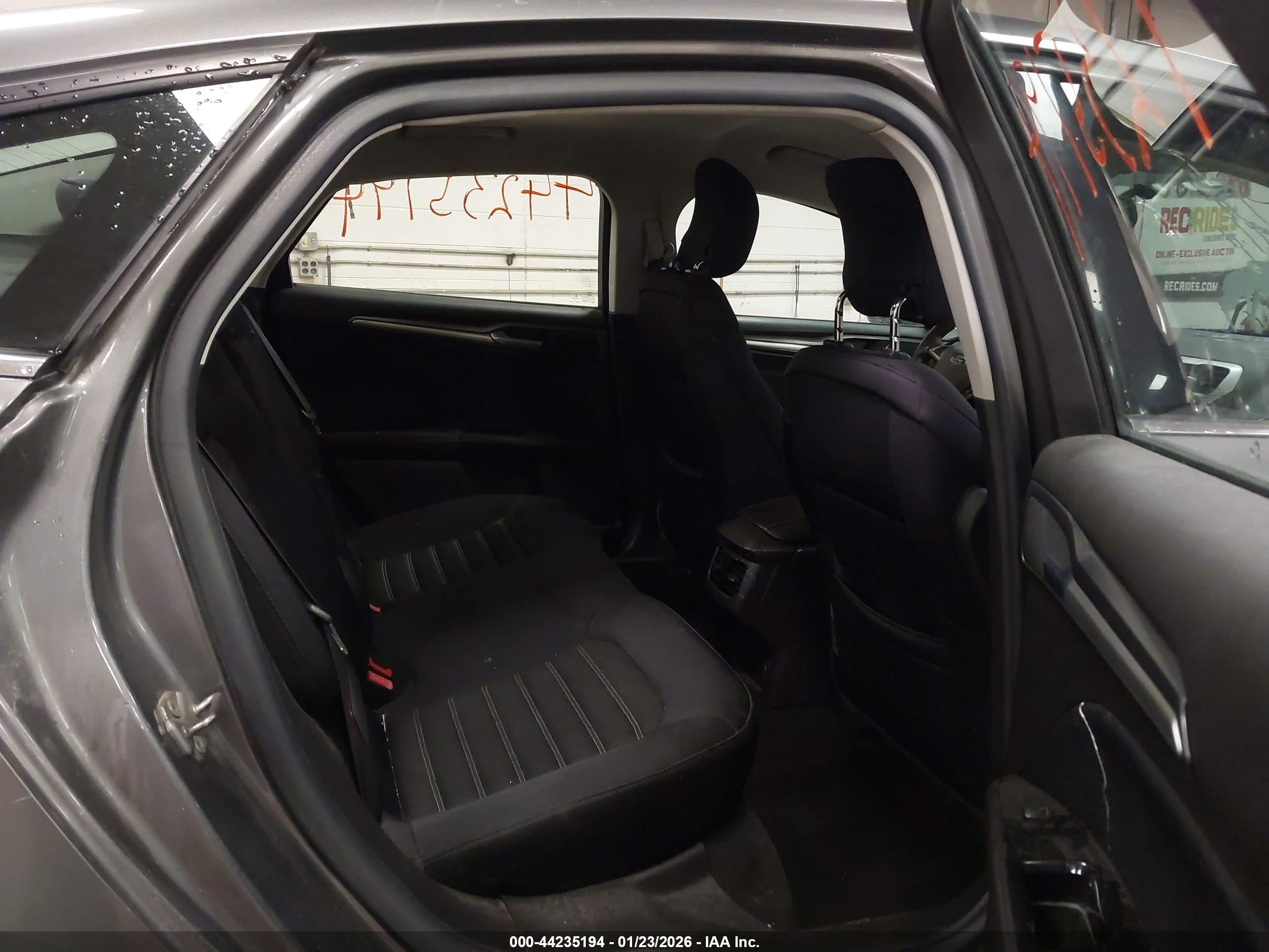 FORD FUSION image 8