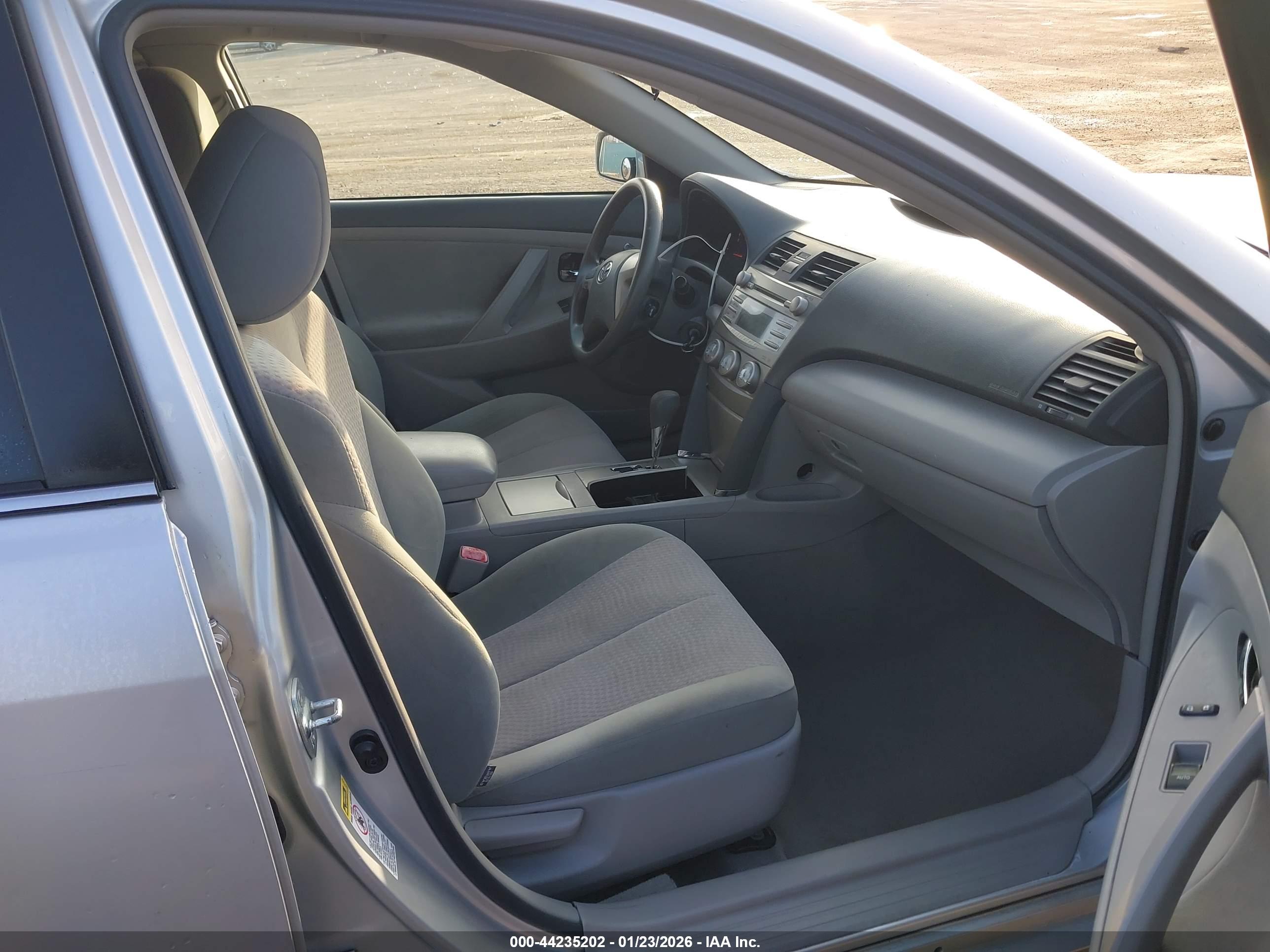 TOYOTA CAMRY image 5