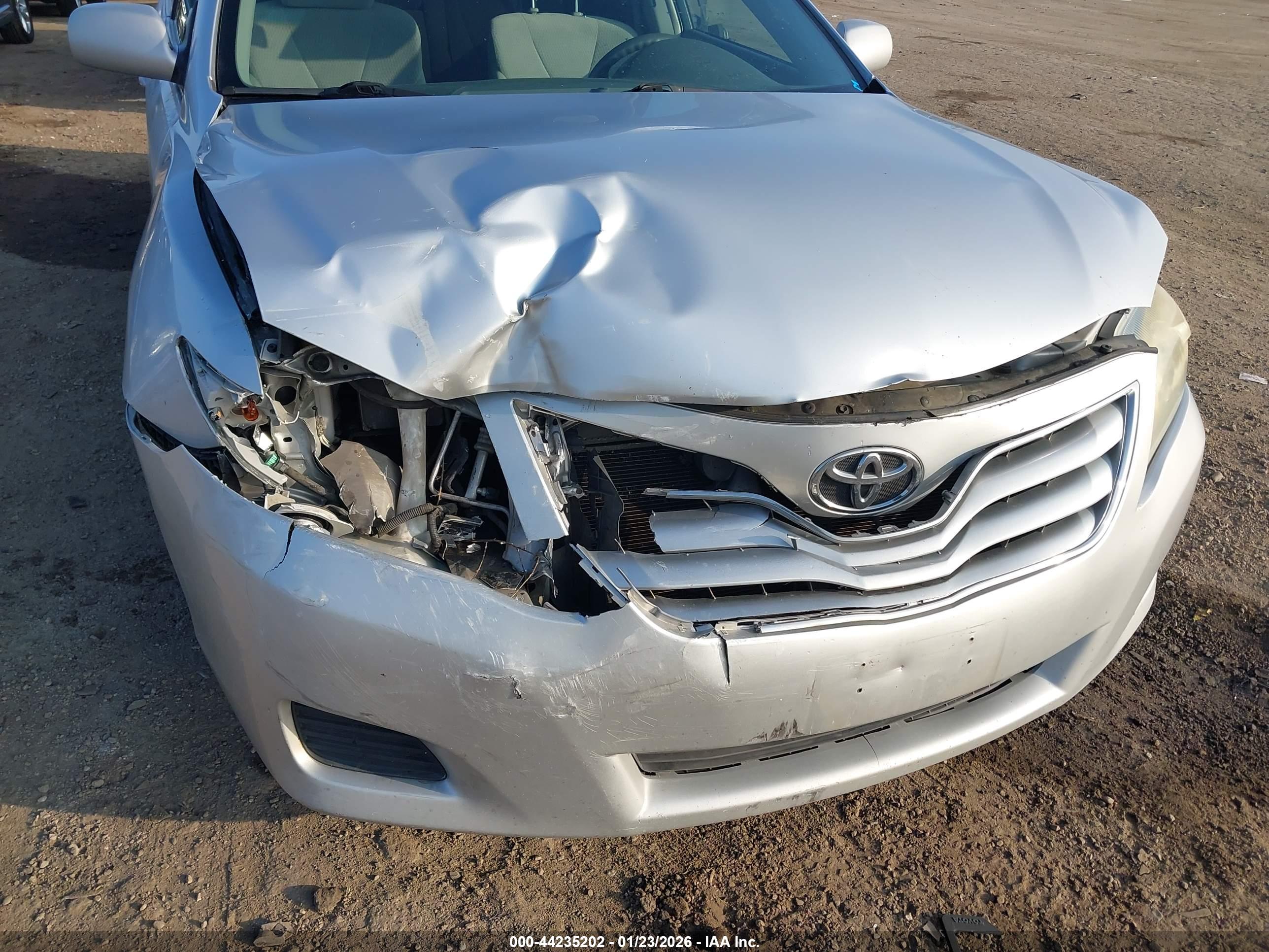 TOYOTA CAMRY image 6