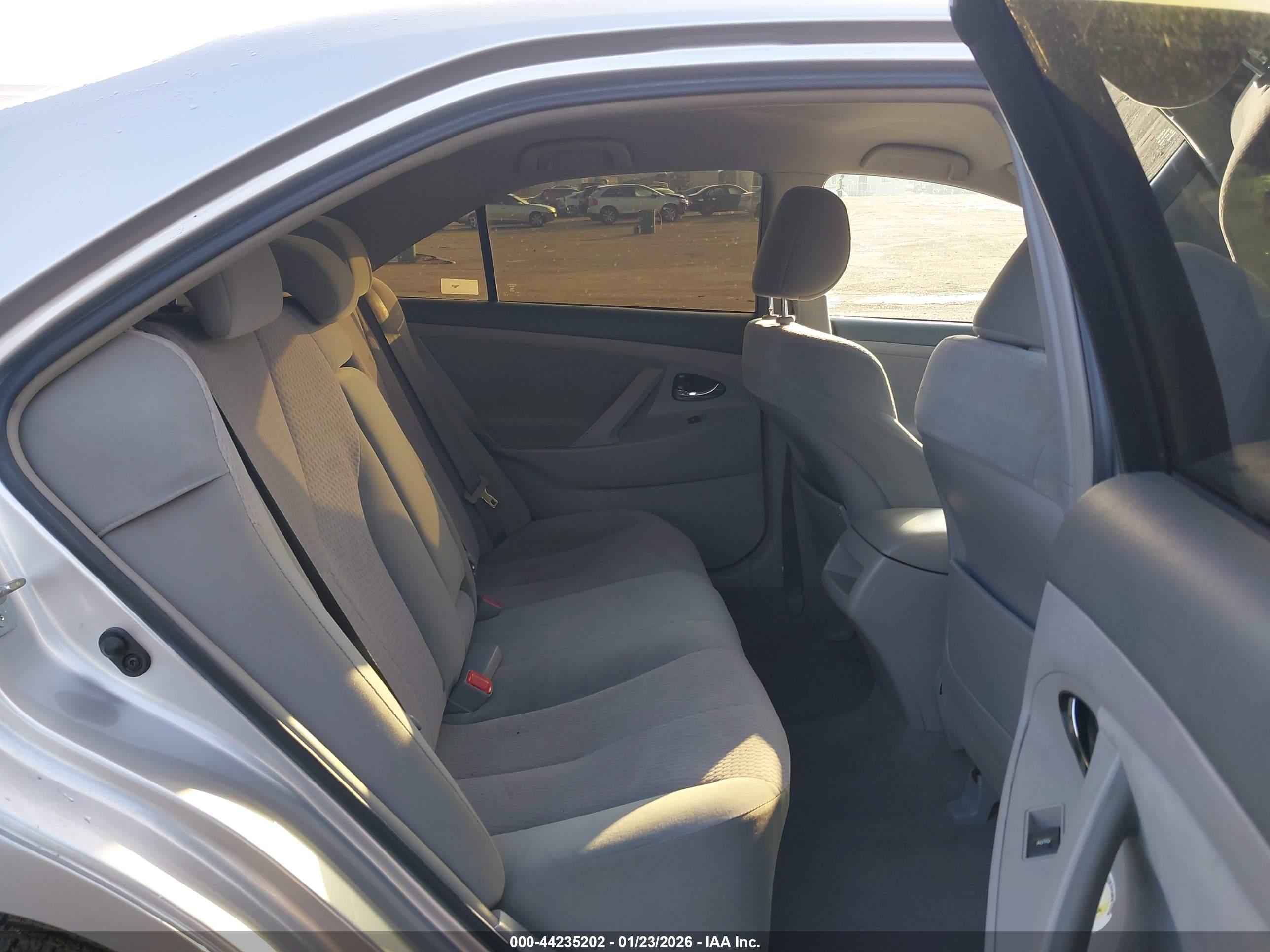 TOYOTA CAMRY image 8