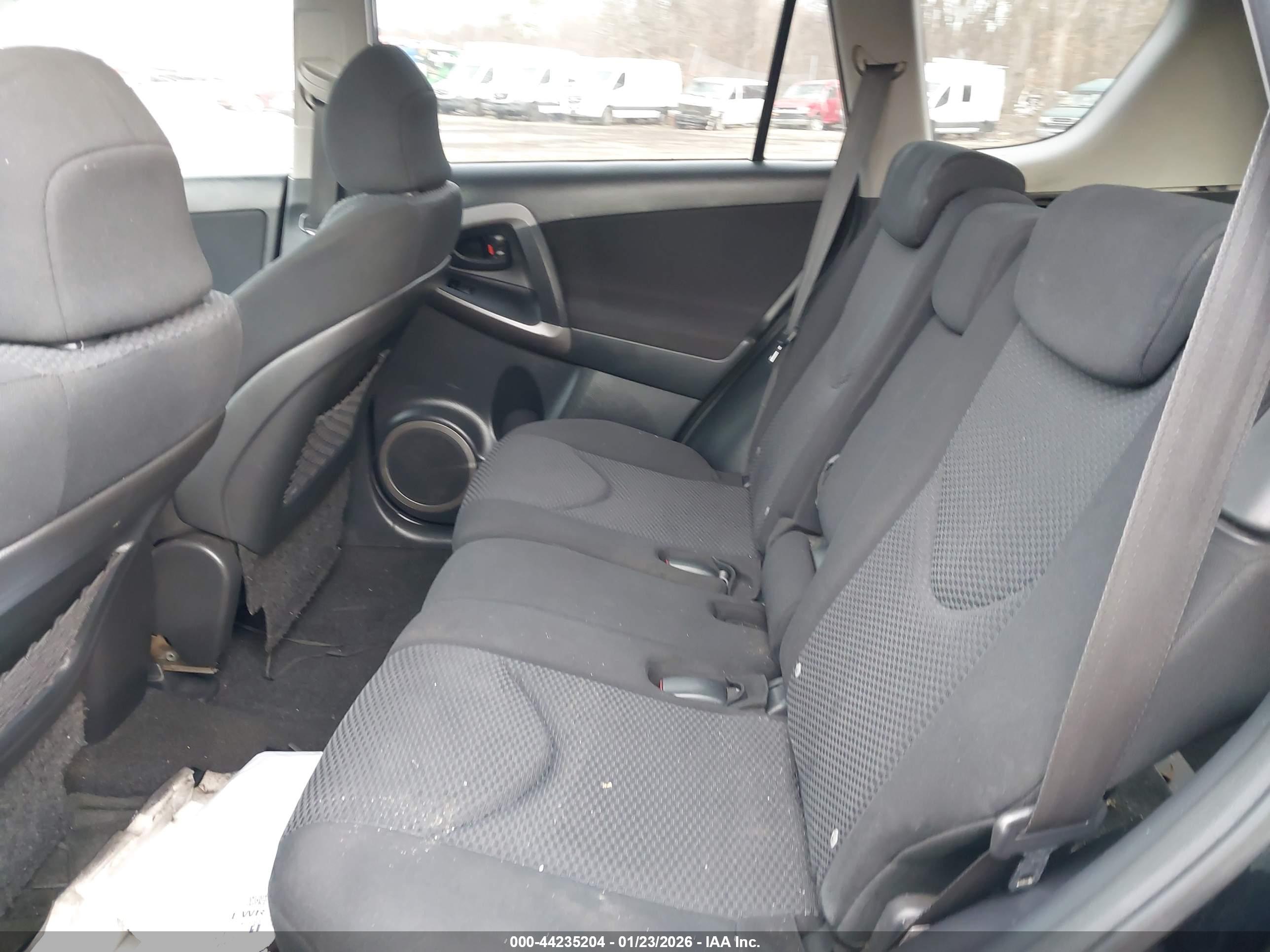 TOYOTA RAV4 image 8