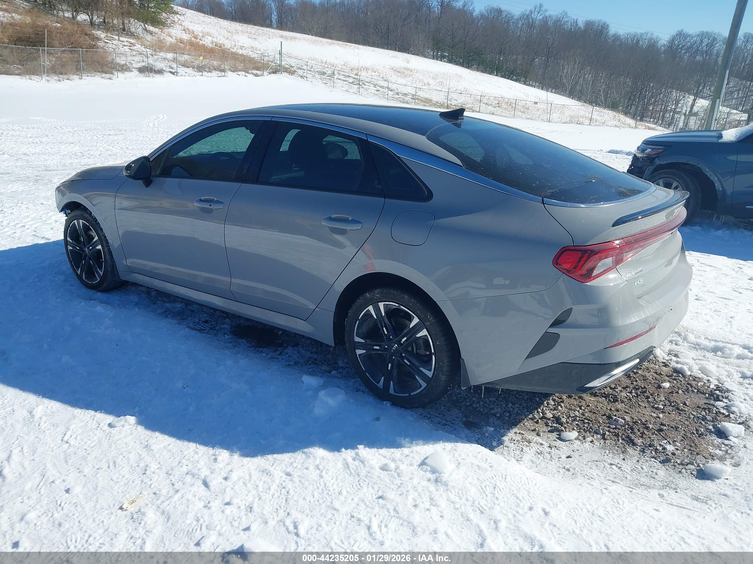 KIA K5 image 3