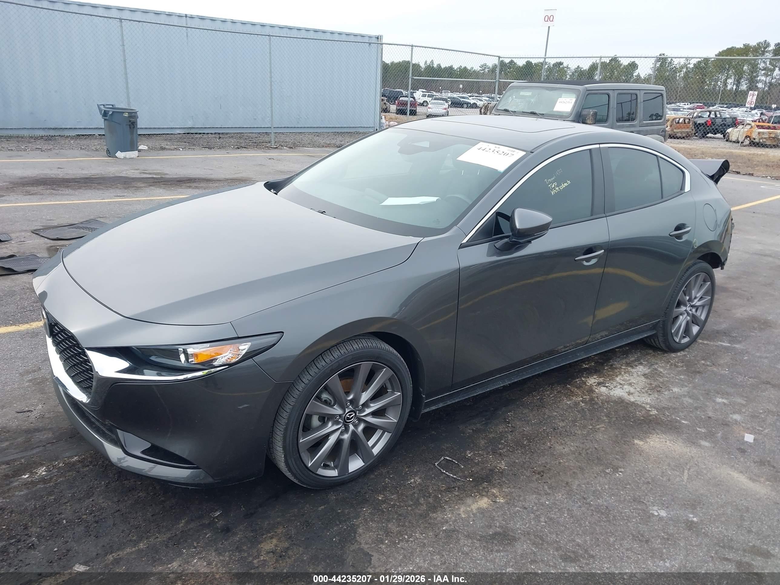 MAZDA MAZDA3 image 2