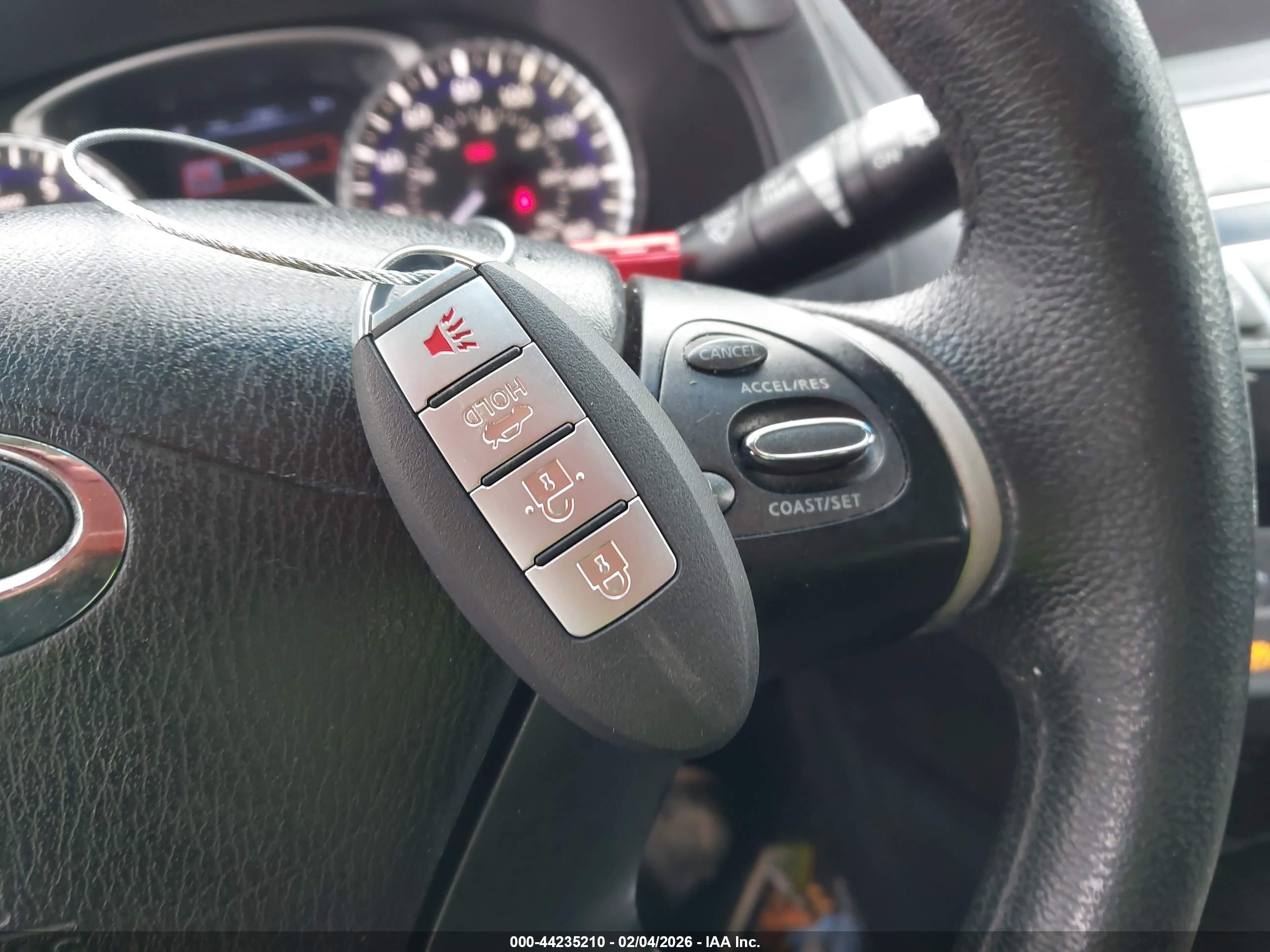 INFINITI JX35 image 11