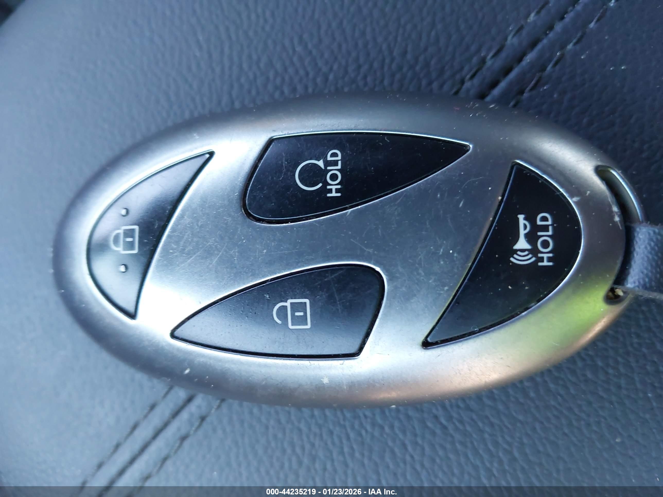 HYUNDAI SANTA image 11