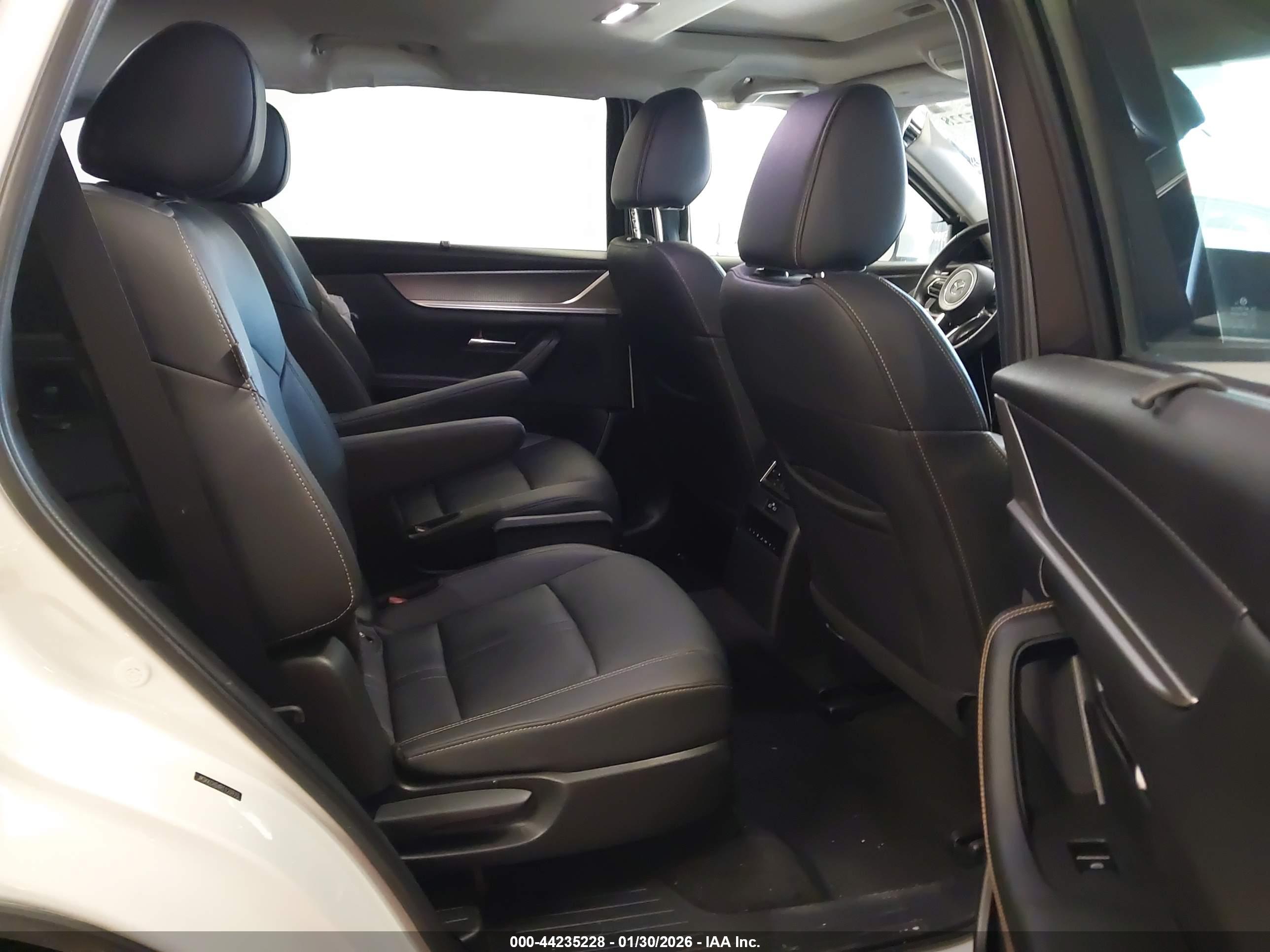 MAZDA CX-90 image 8